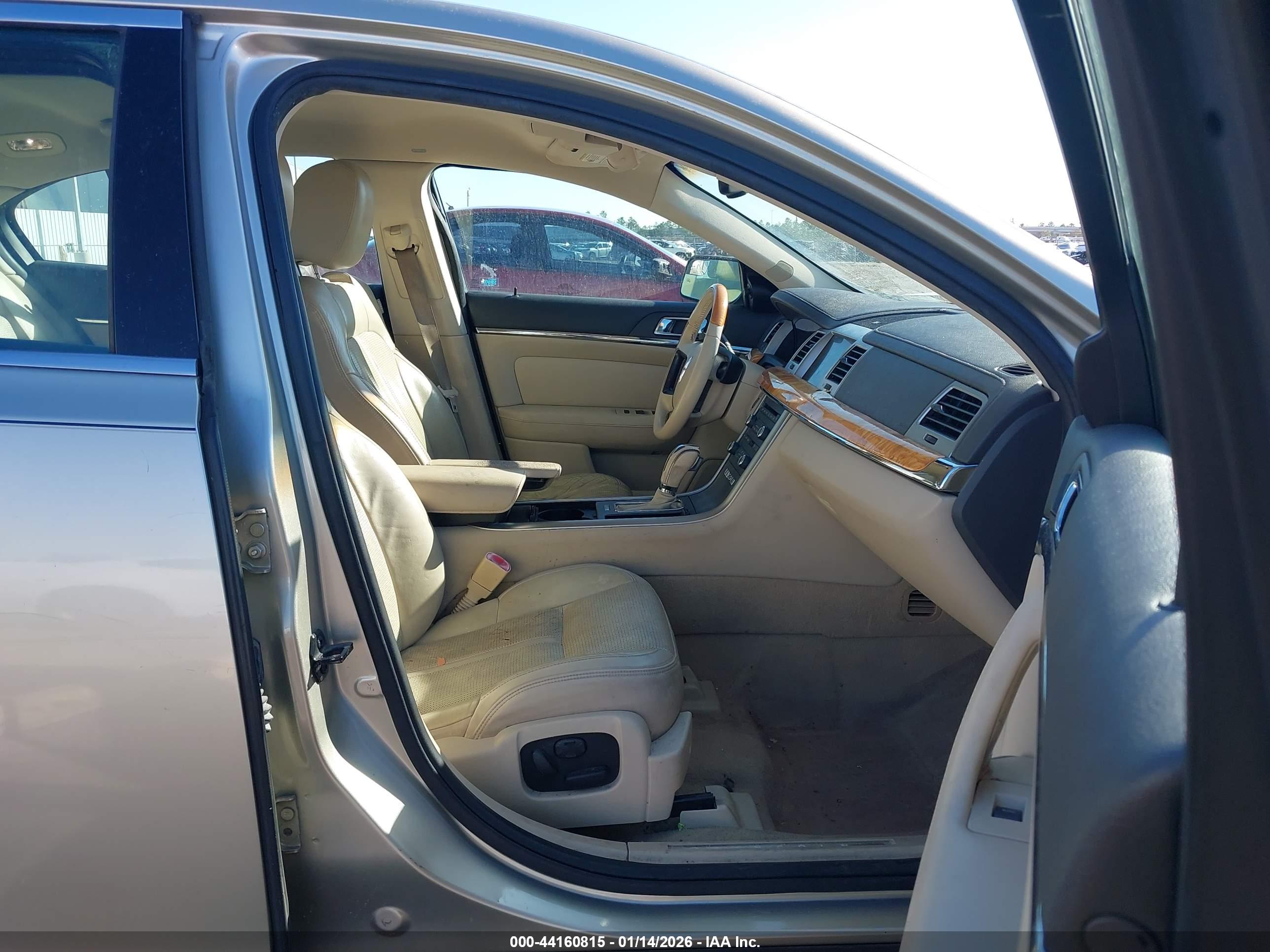 LINCOLN MKS image 5