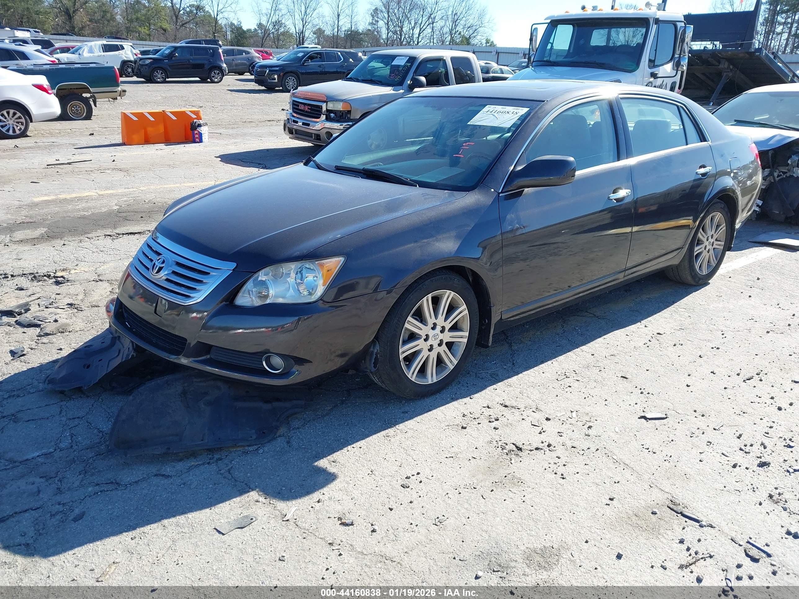 TOYOTA AVALON image 2