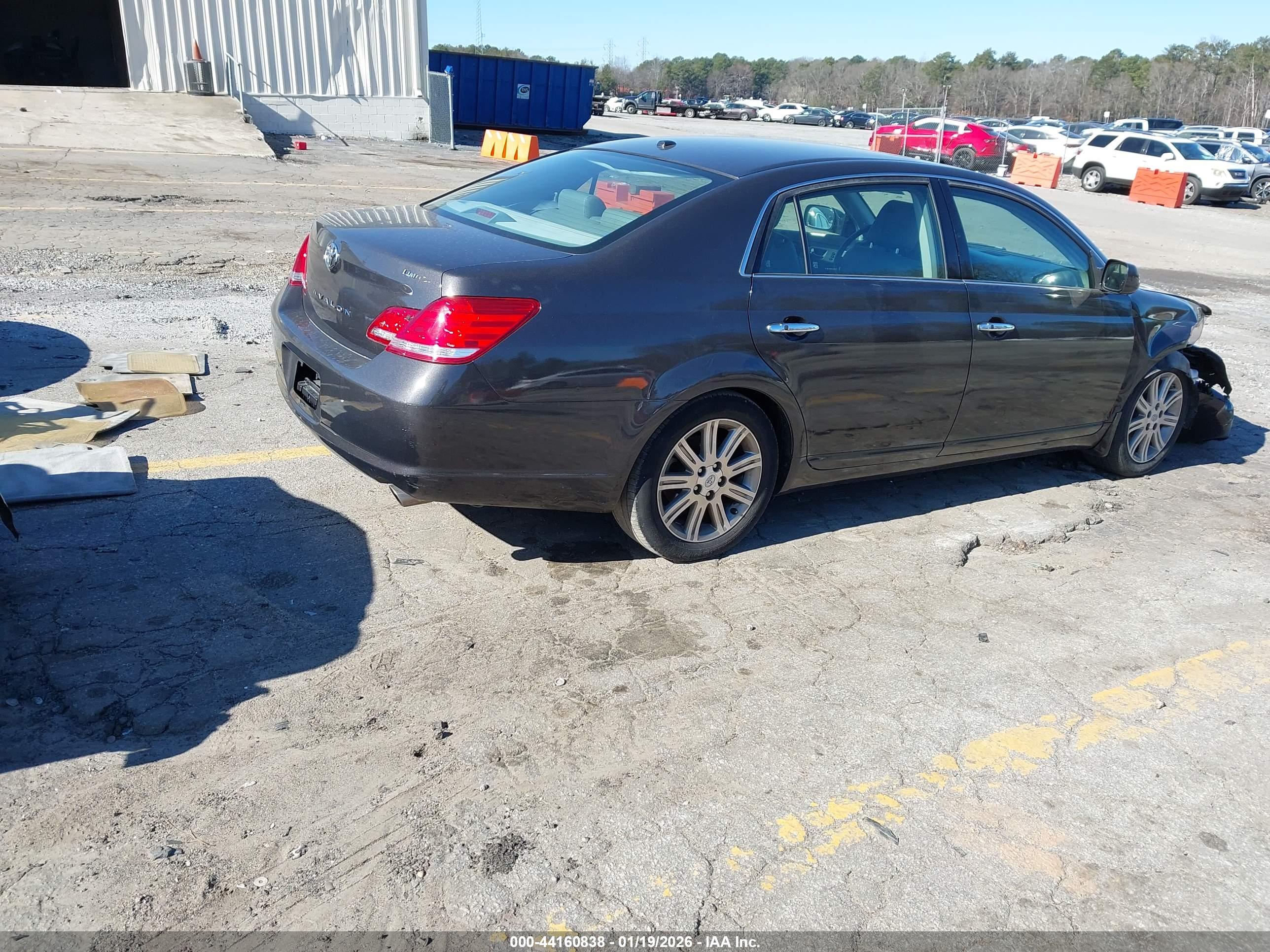 TOYOTA AVALON image 4