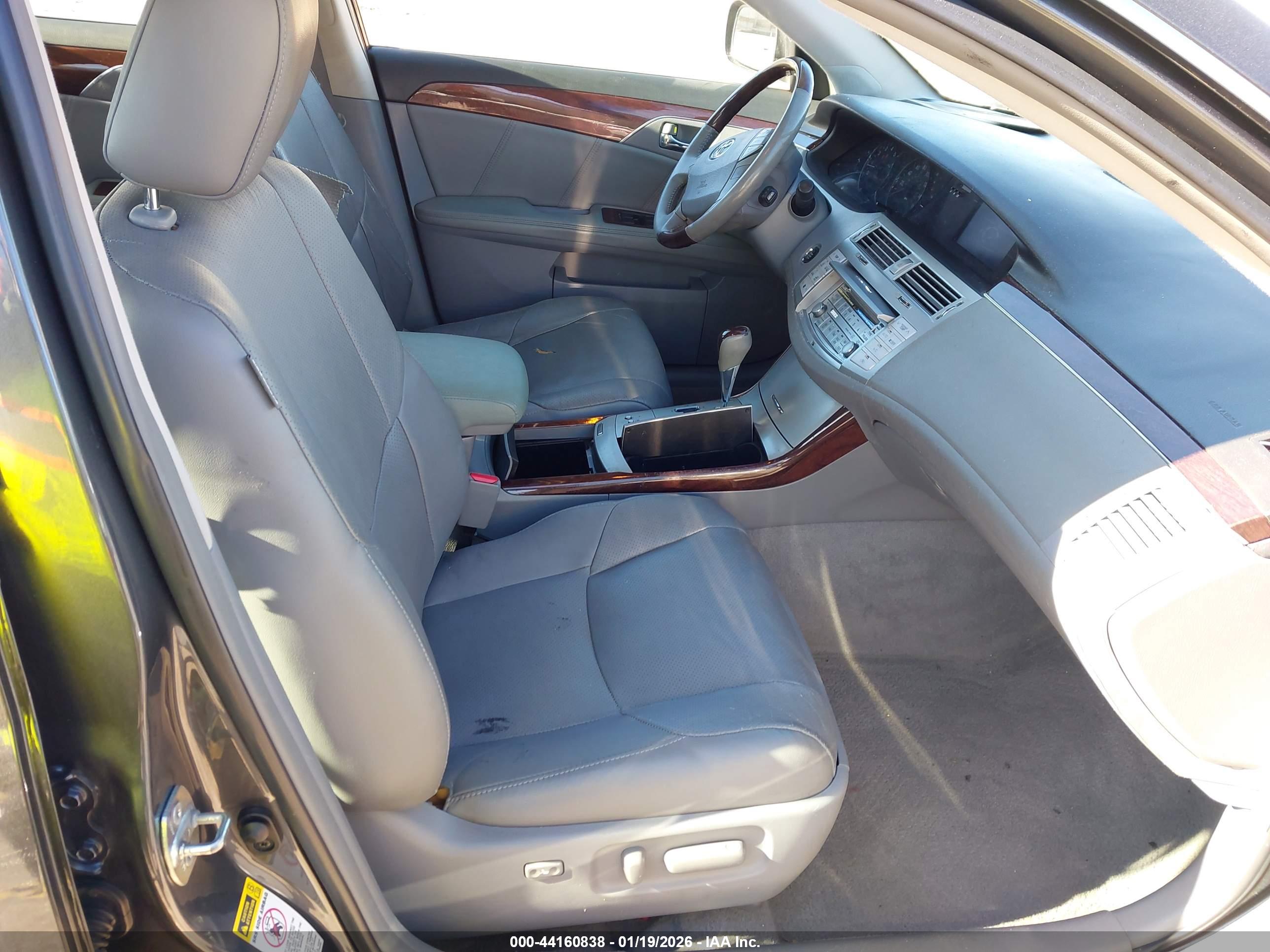 TOYOTA AVALON image 5