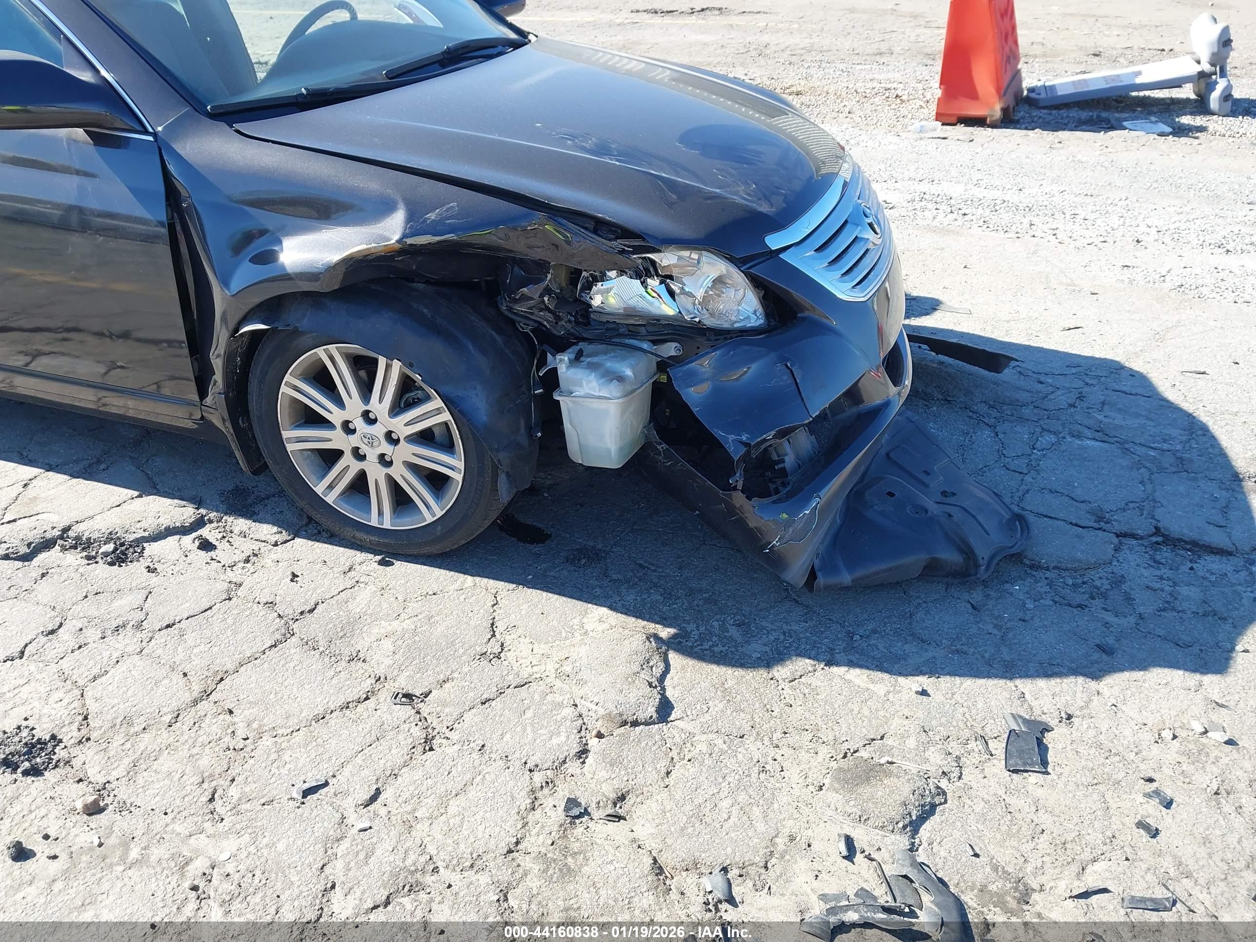 TOYOTA AVALON image 6