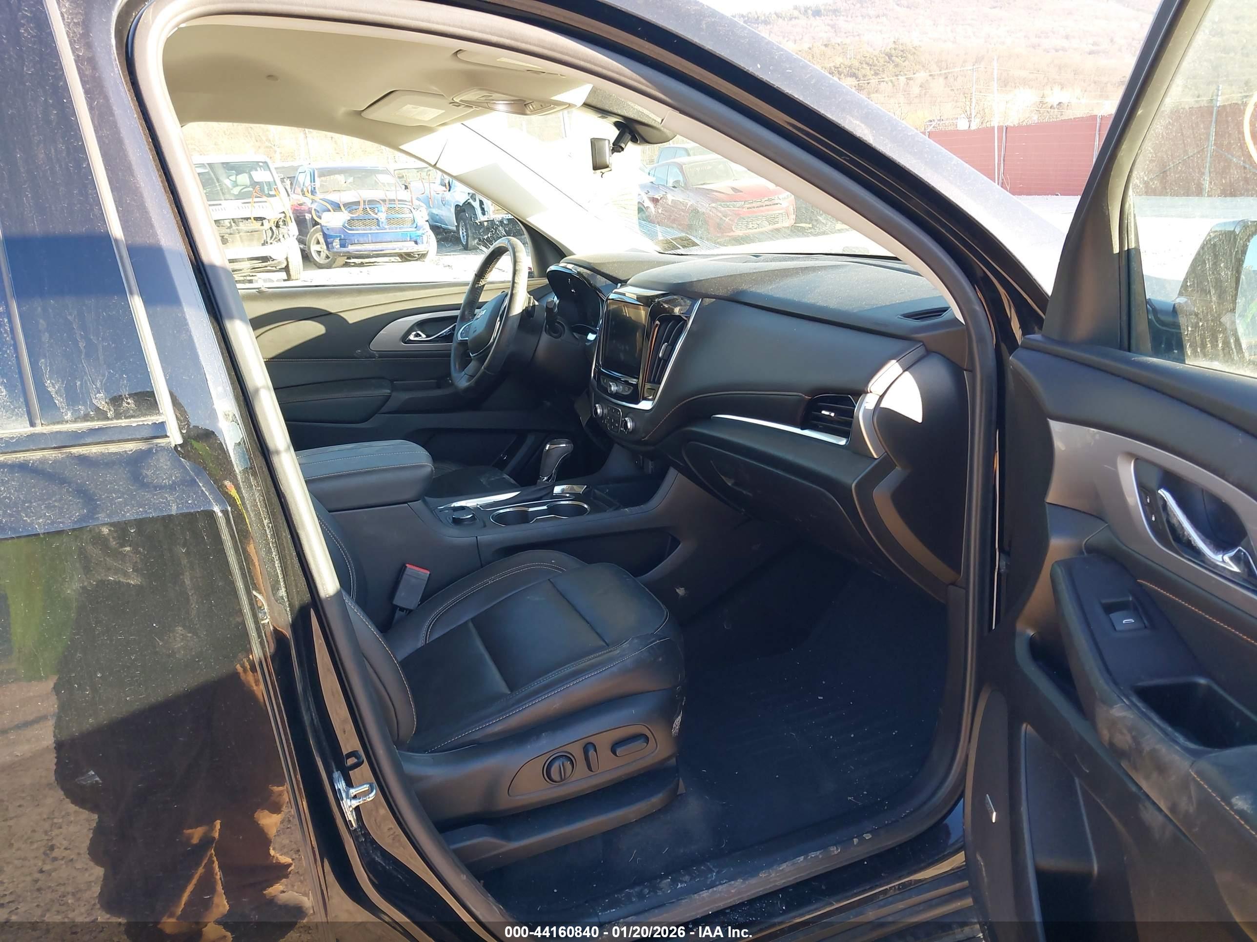 CHEVROLET TRAVERSE image 5