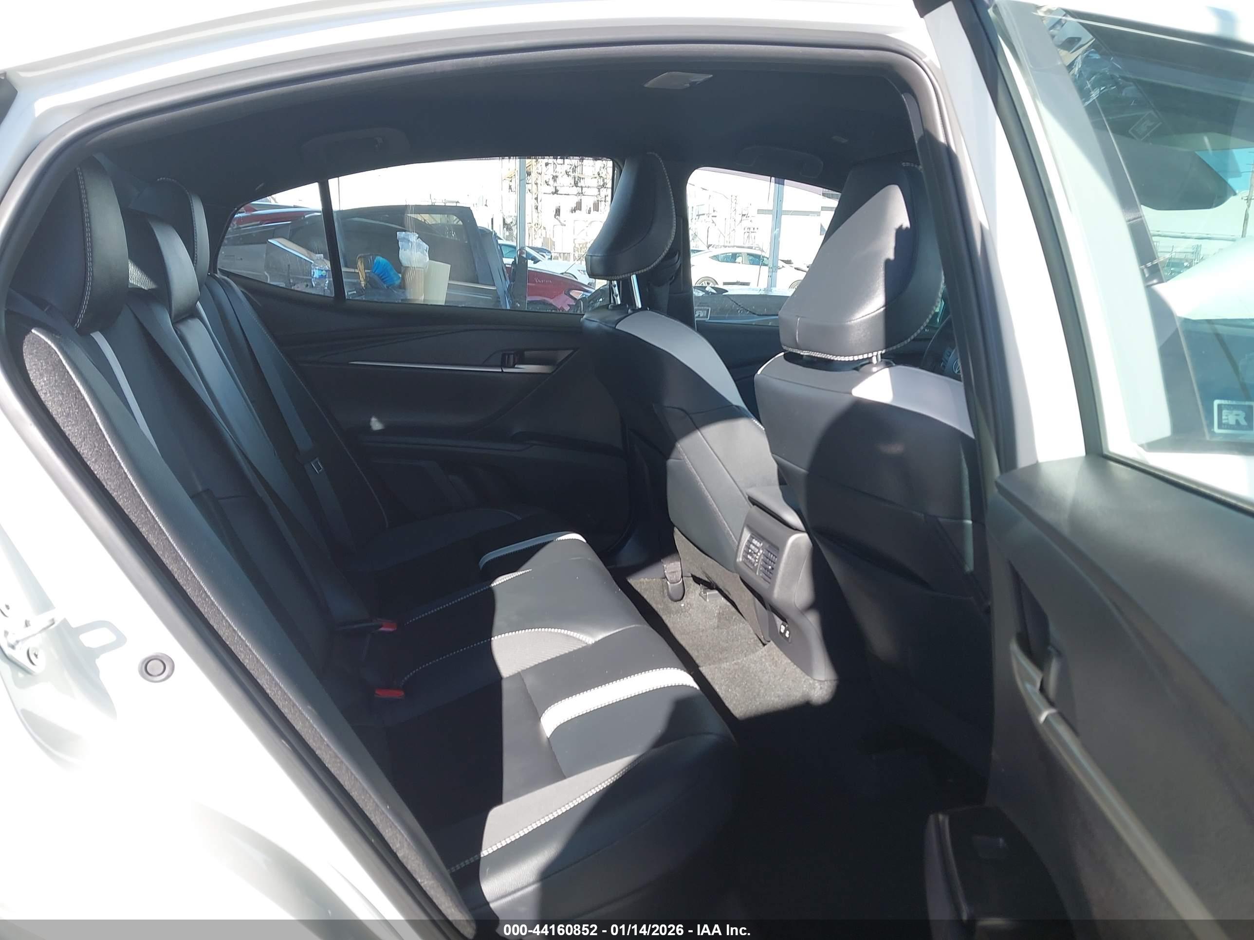 TOYOTA CAMRY image 8