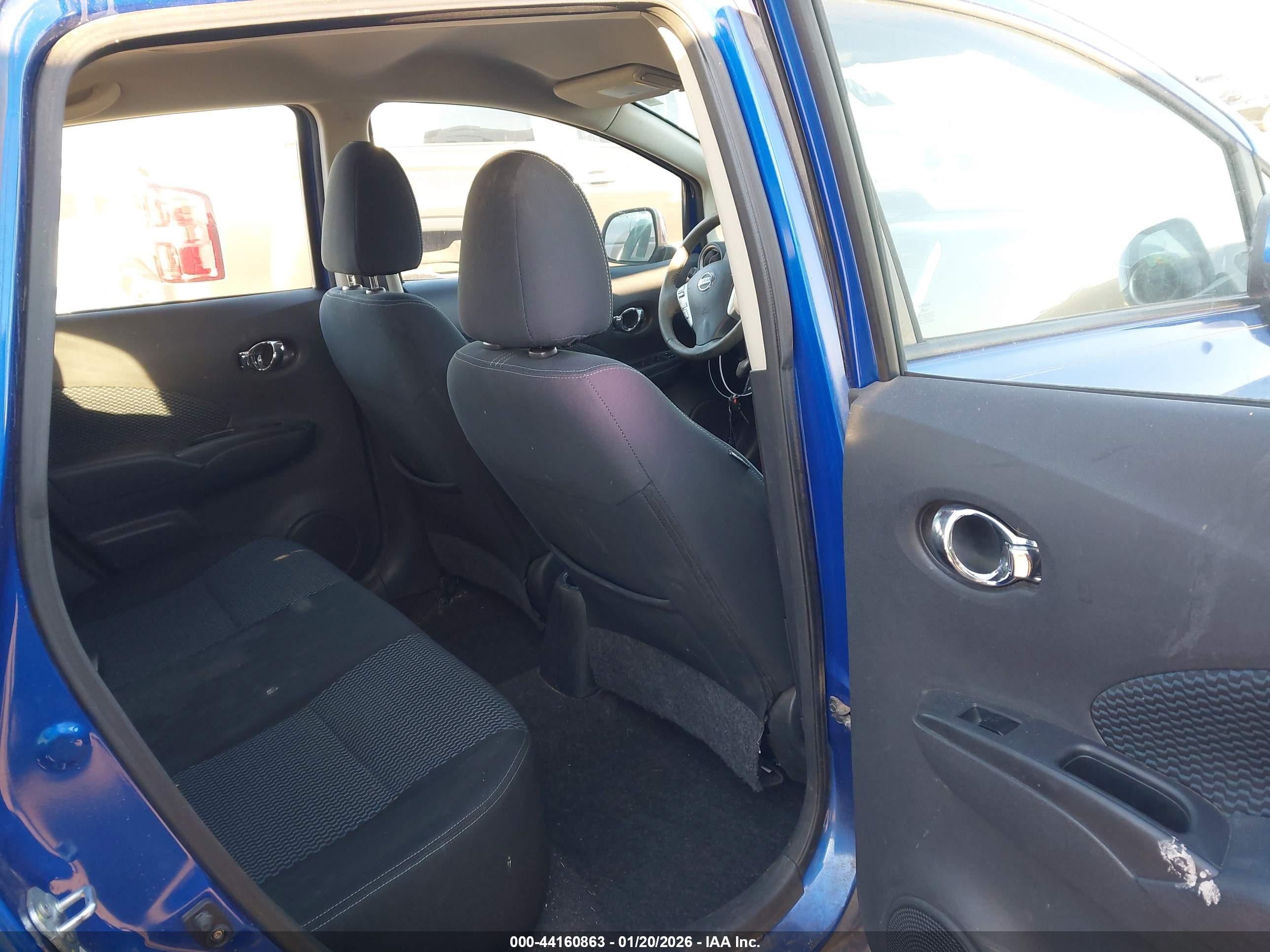 NISSAN VERSA image 8