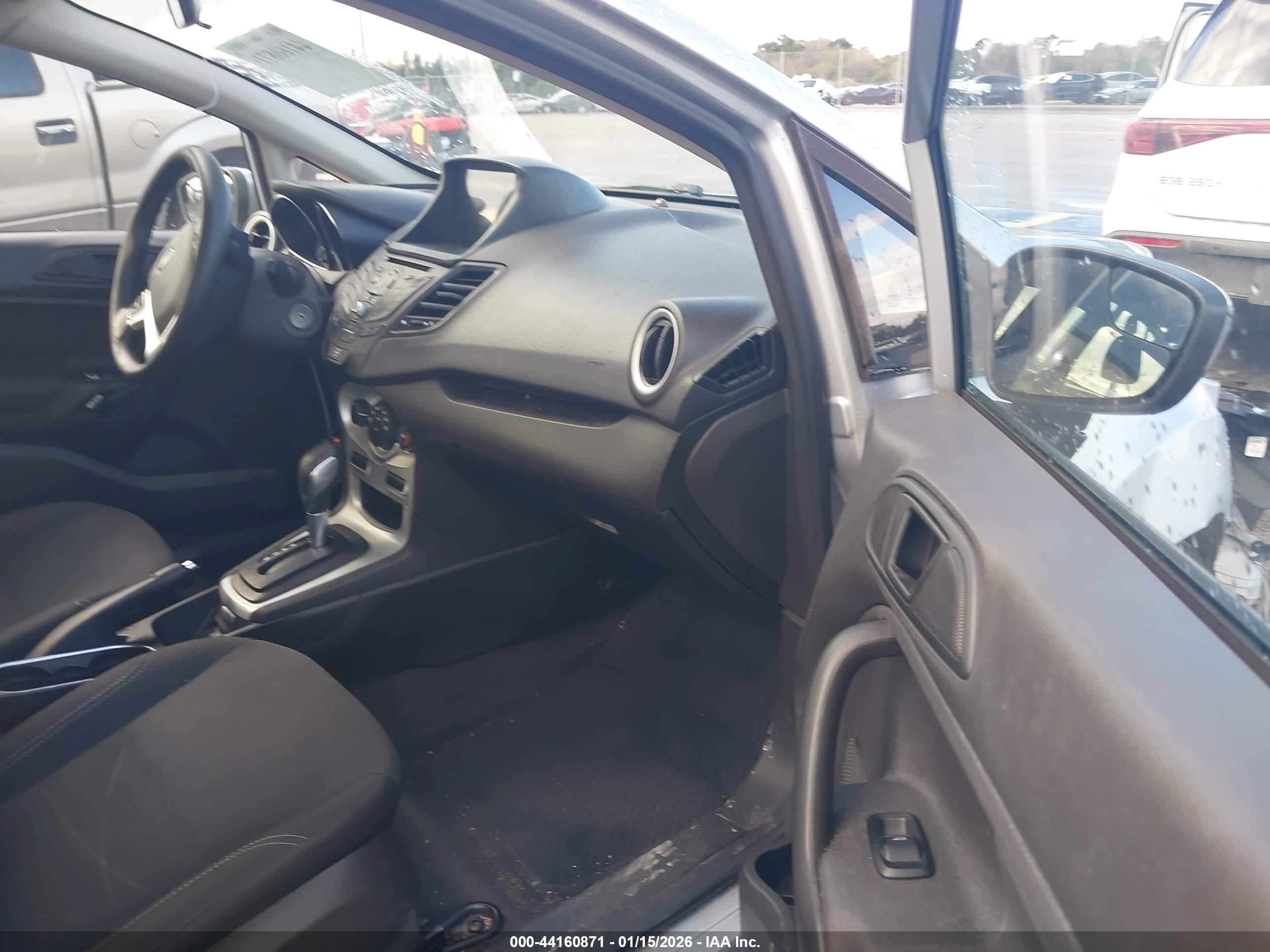 FORD FIESTA image 5