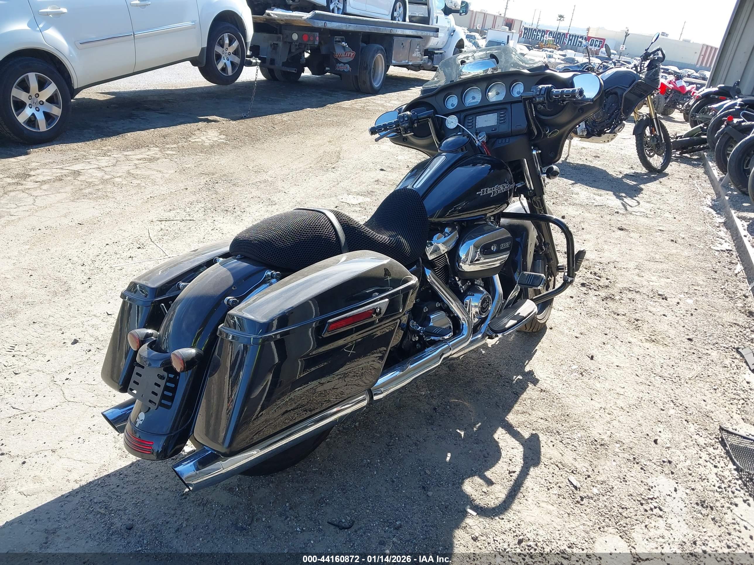 HARLEY-DAVIDSON FLHX image 4