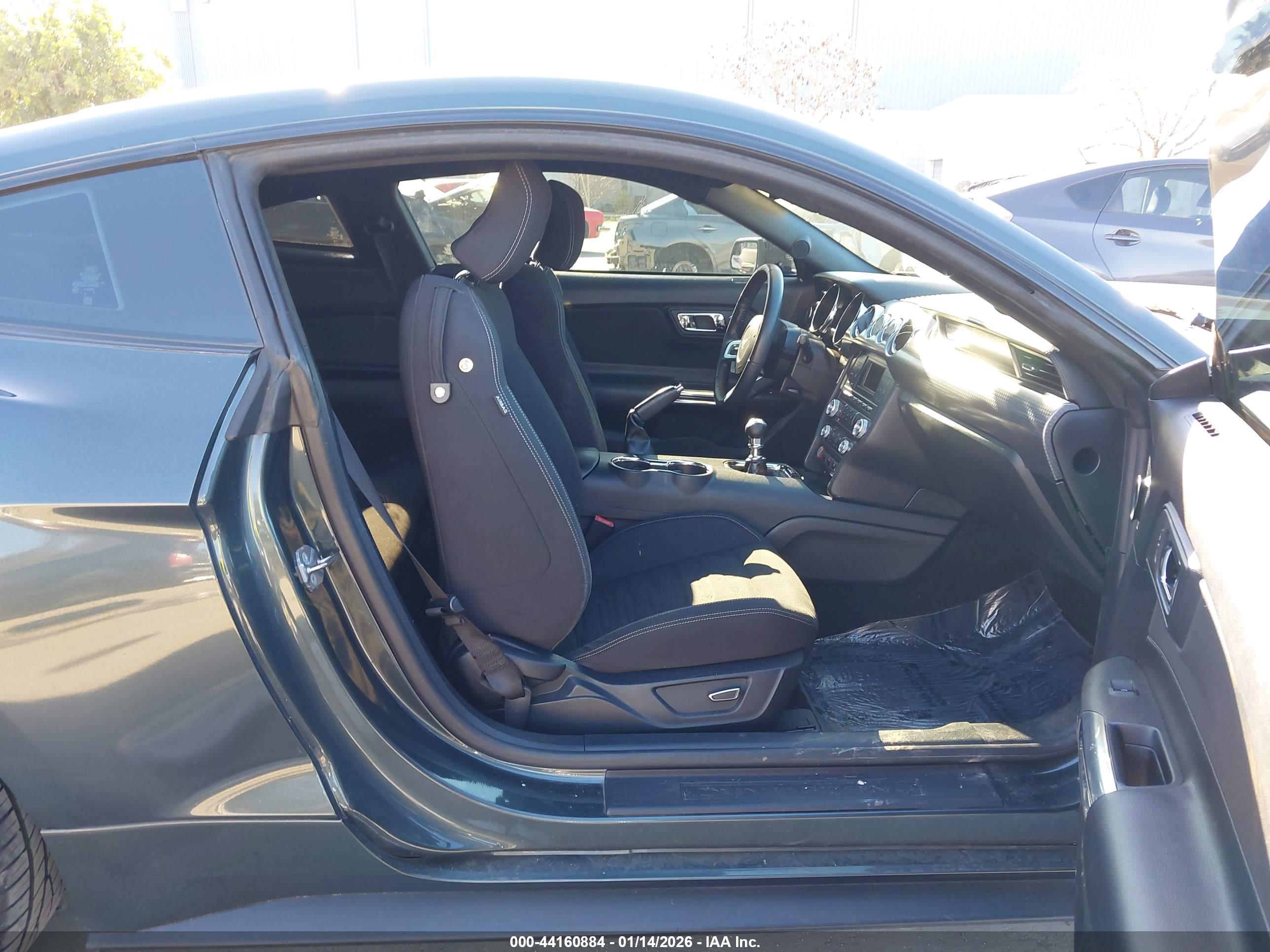 FORD MUSTANG image 5