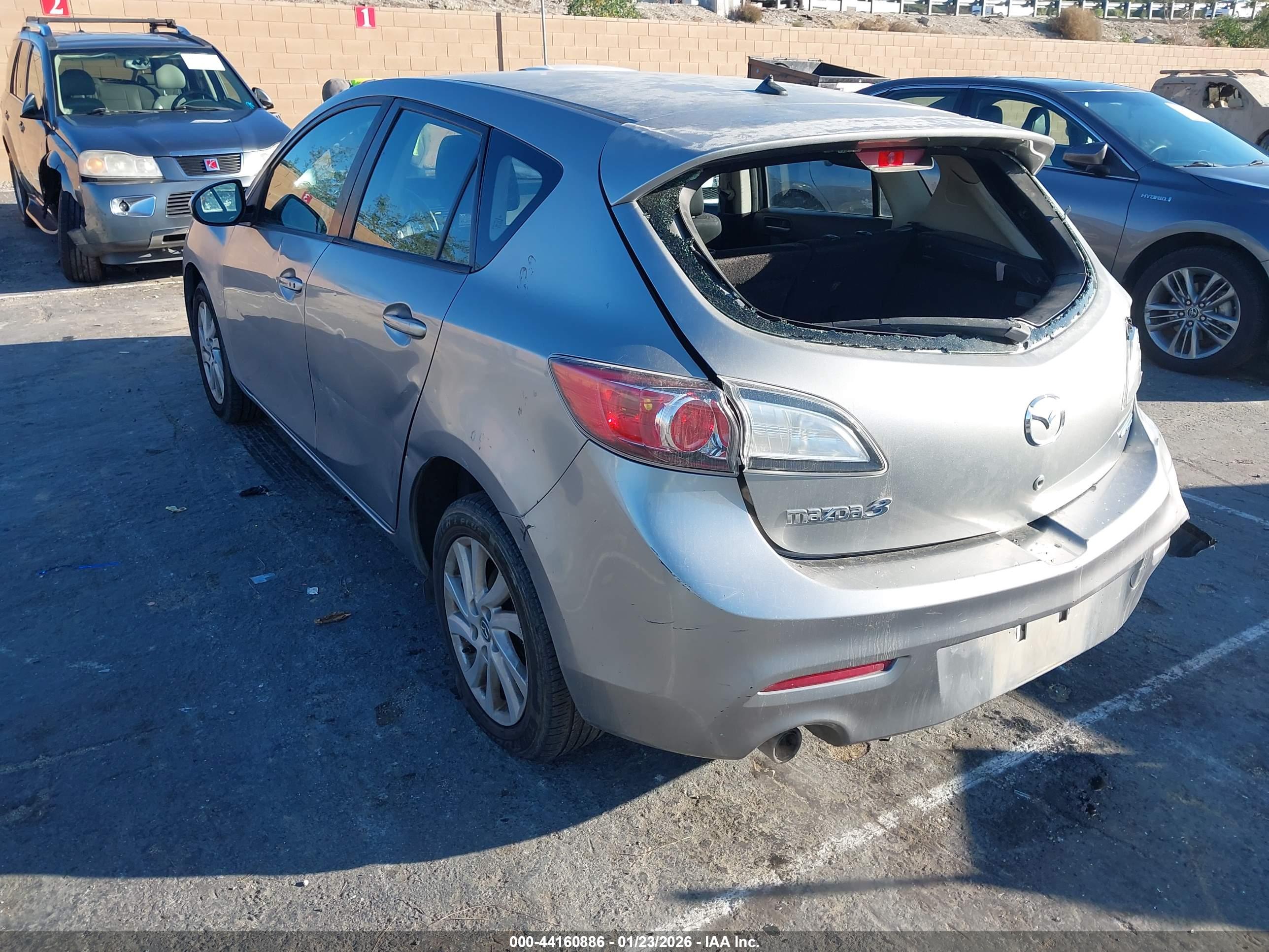 MAZDA MAZDA3 image 3