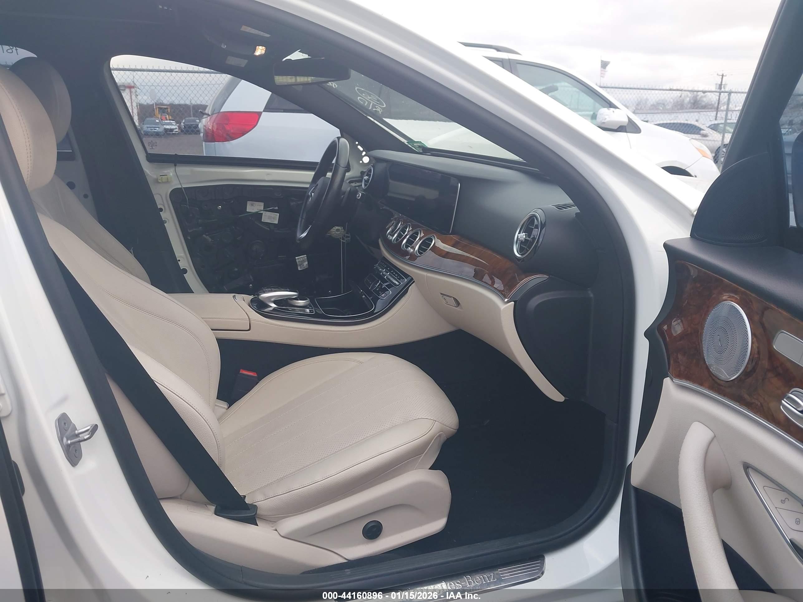 MERCEDES-BENZ E image 5