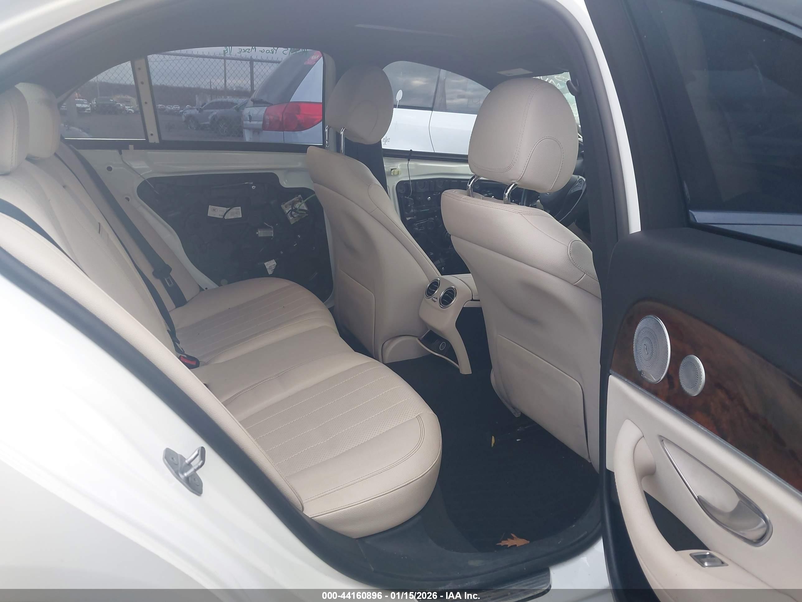 MERCEDES-BENZ E image 8