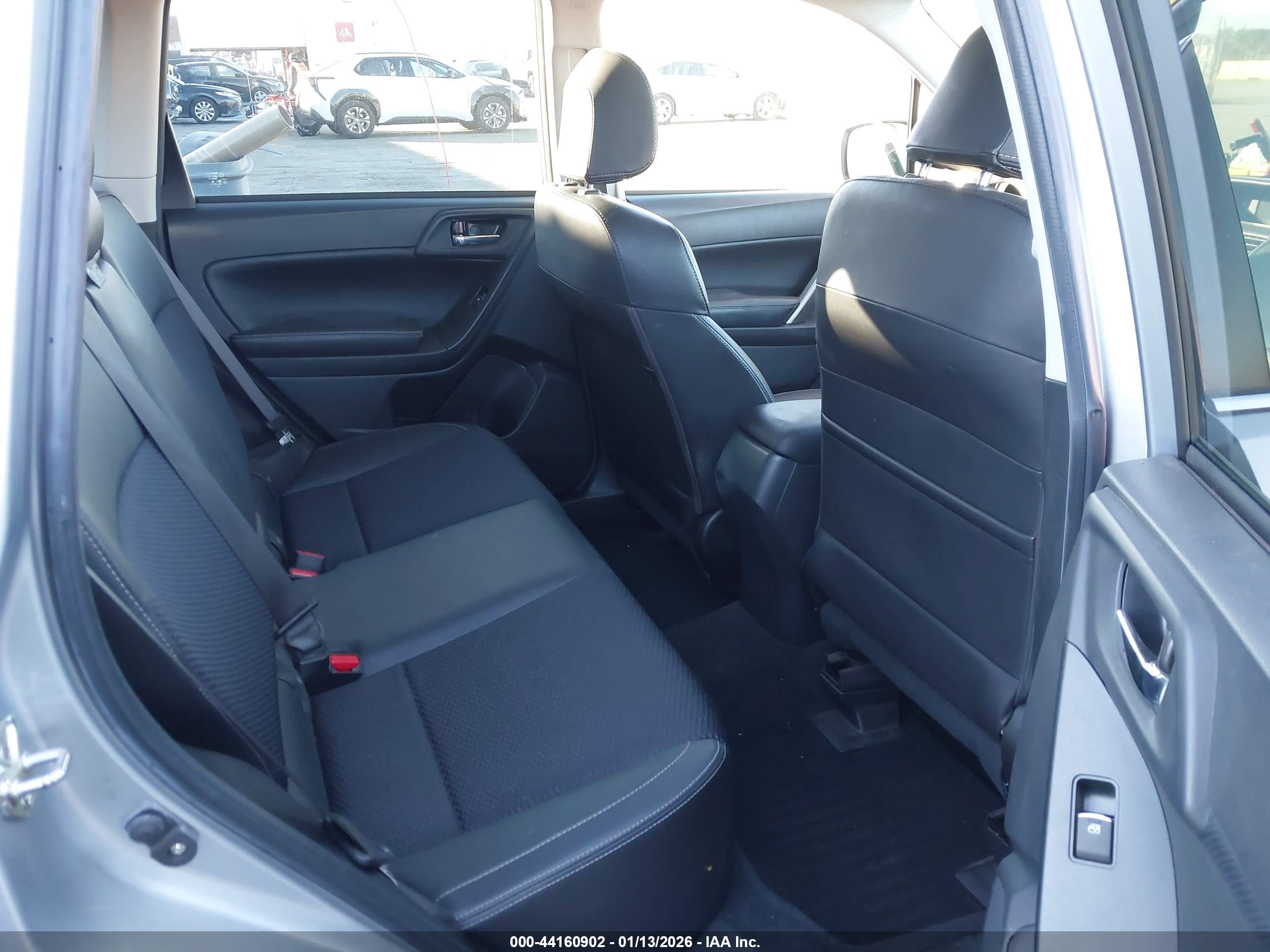 SUBARU FORESTER image 8