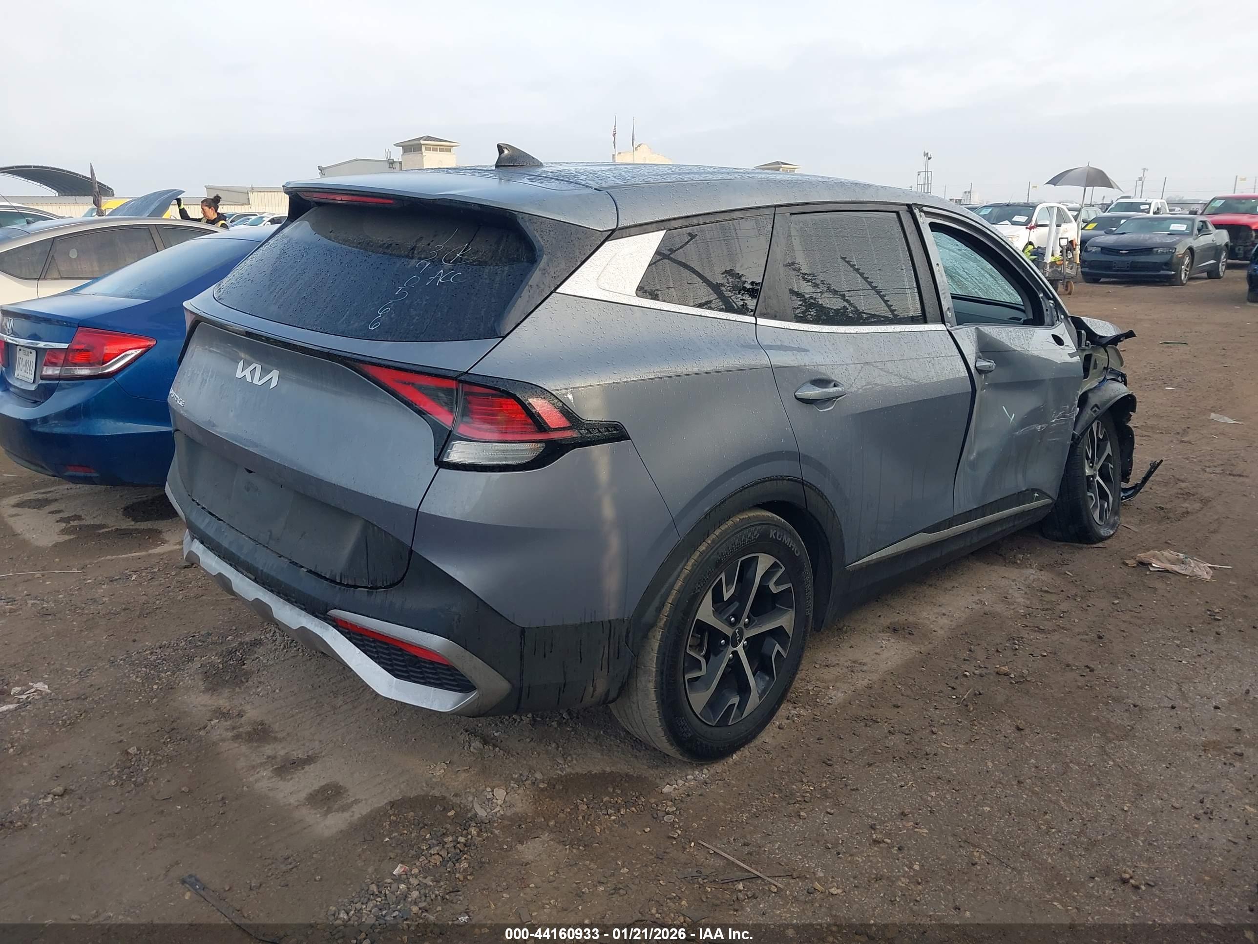 KIA SPORTAGE image 4