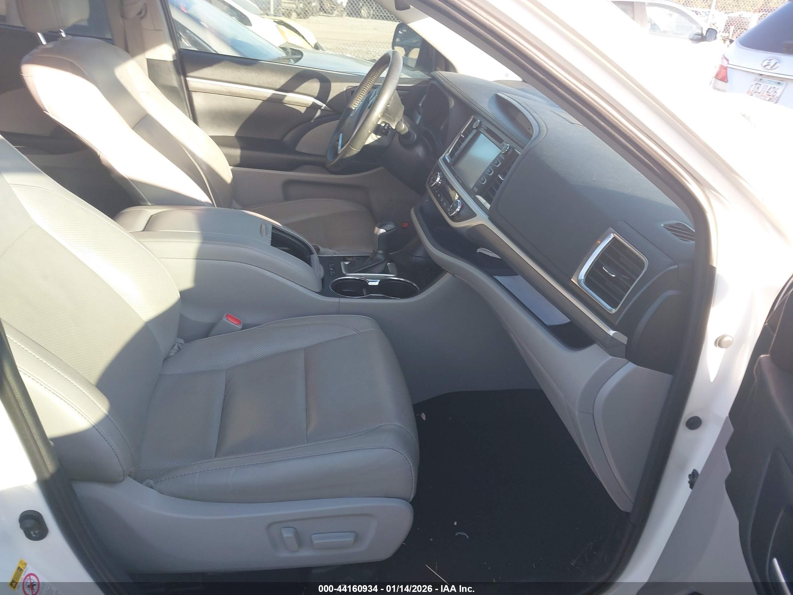 TOYOTA HIGHLANDER image 5