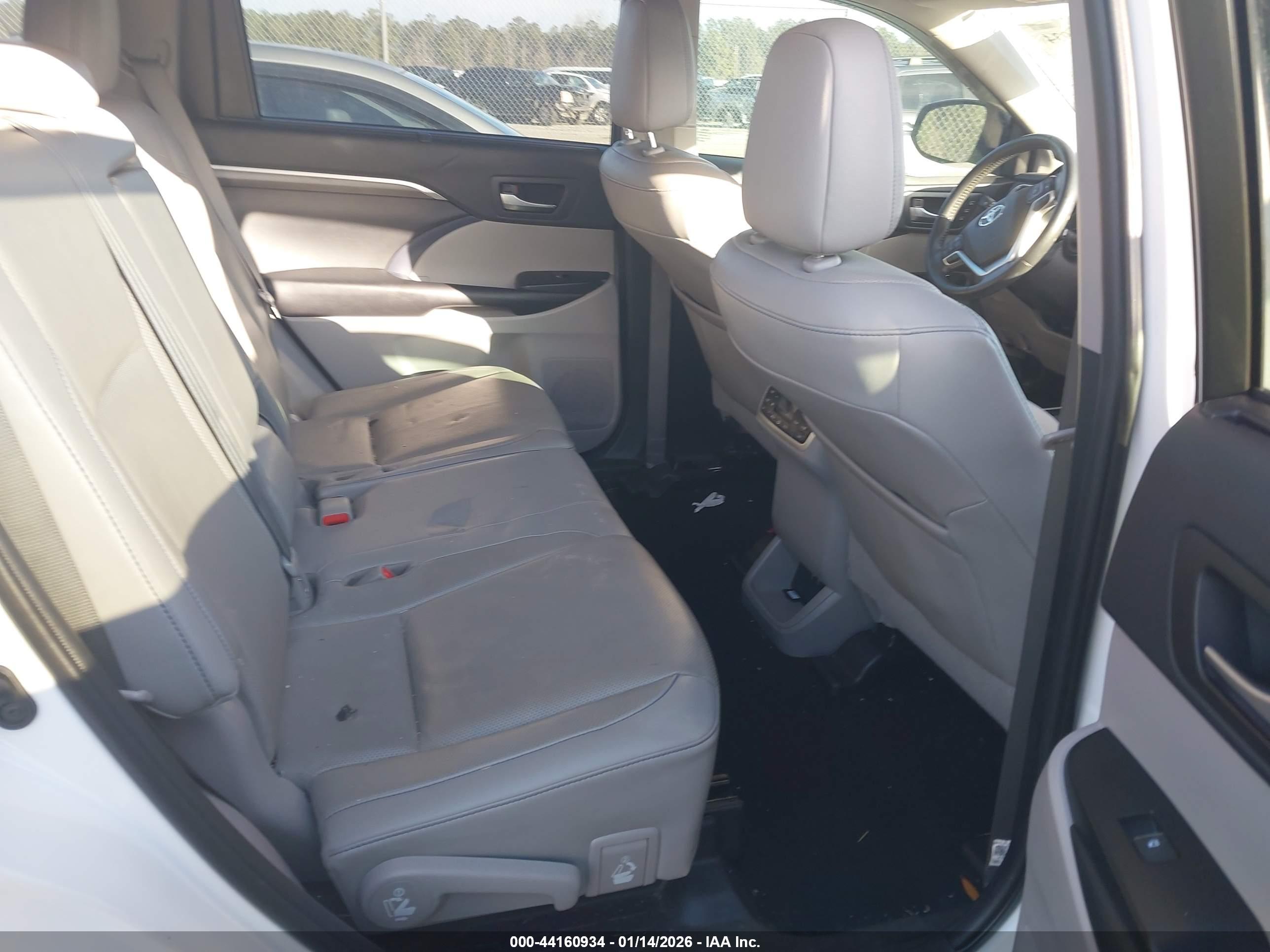 TOYOTA HIGHLANDER image 8