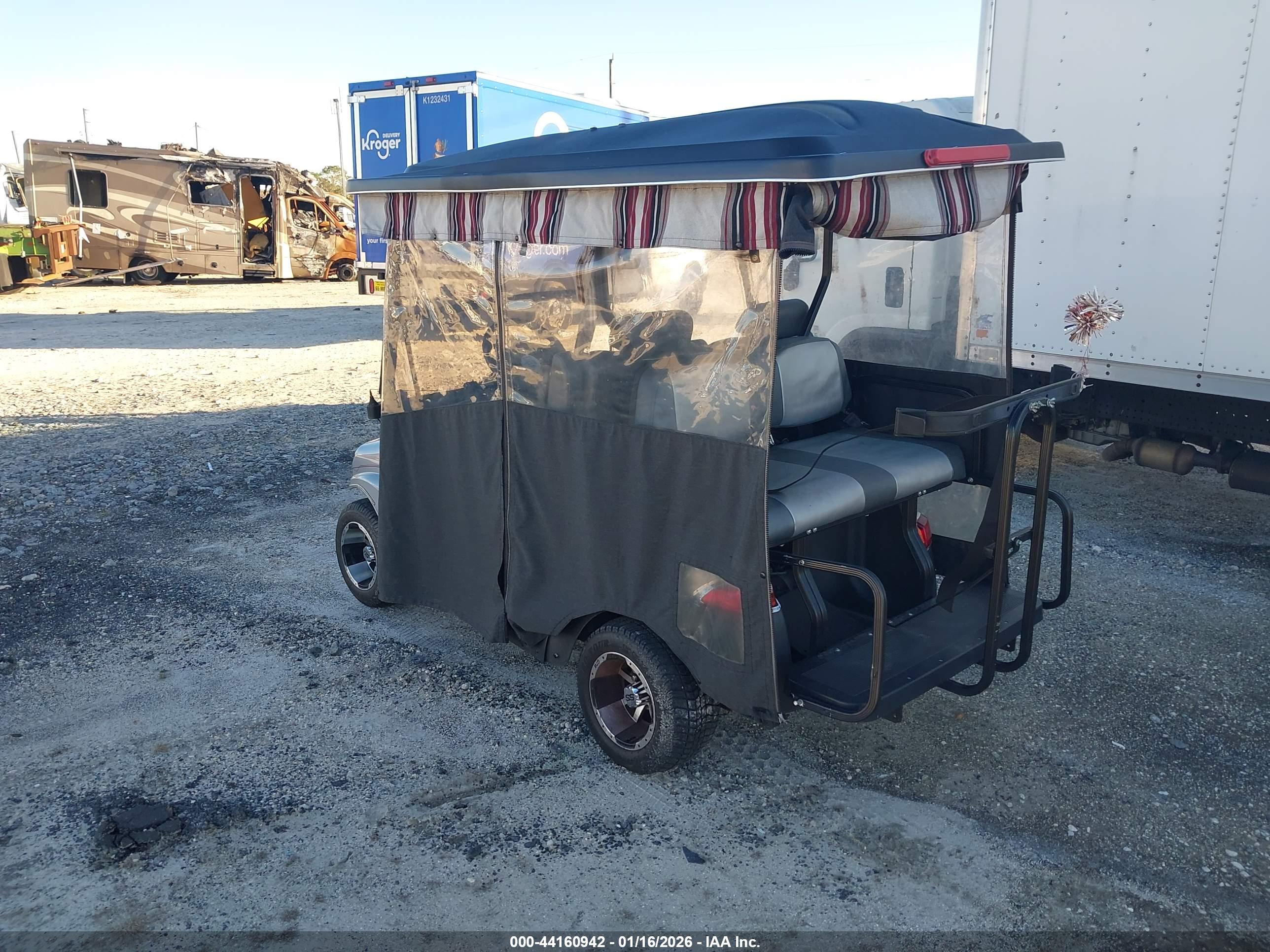 CLUB CAR image 3