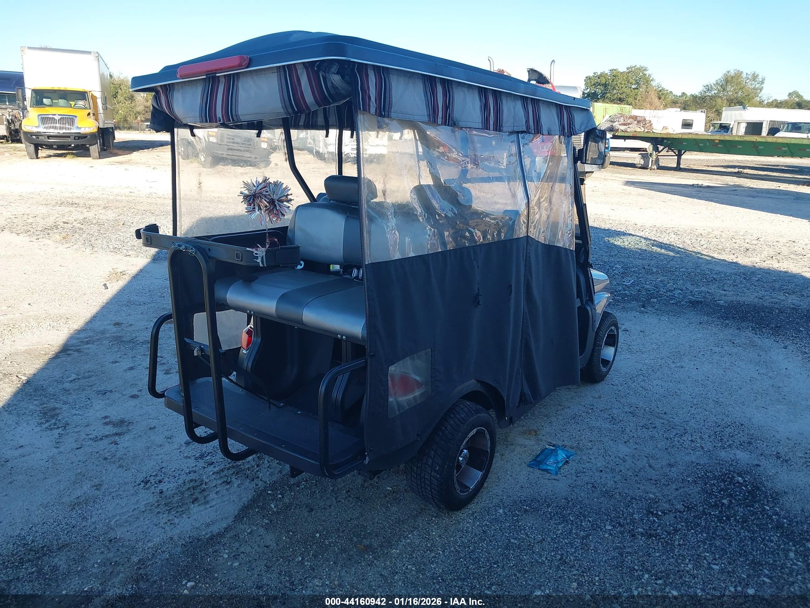 CLUB CAR image 4