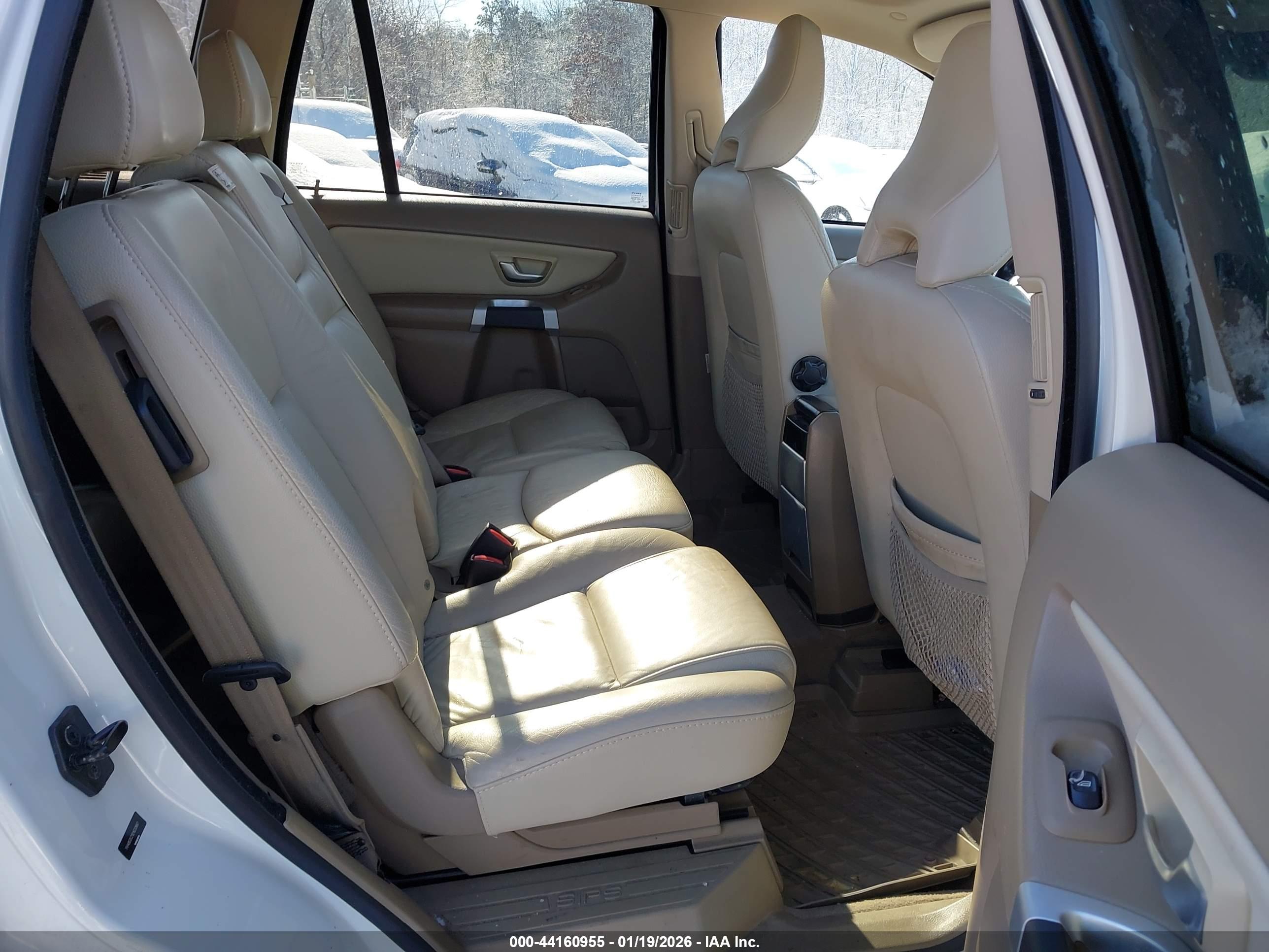 VOLVO XC90 image 8