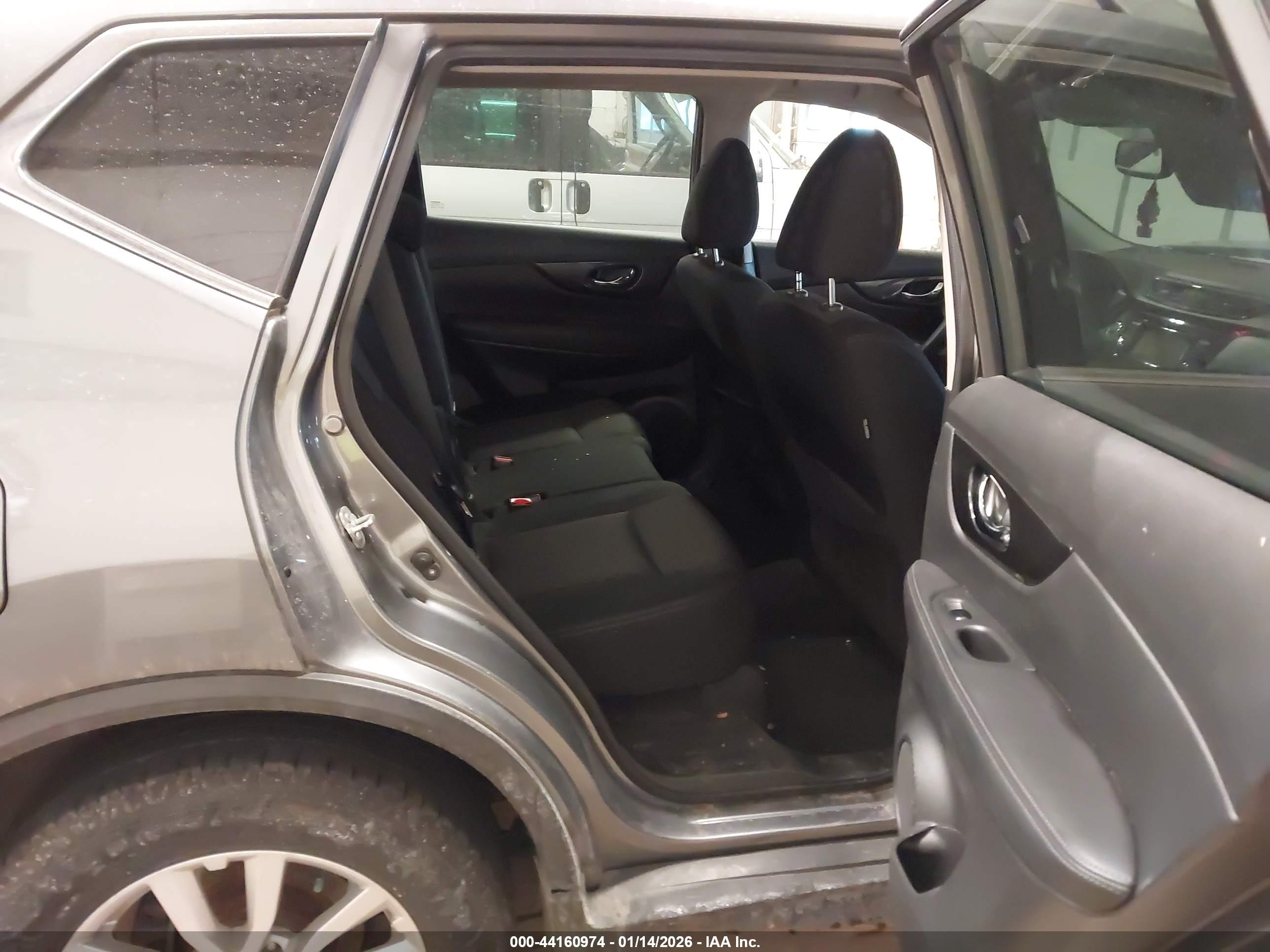 NISSAN ROGUE image 8
