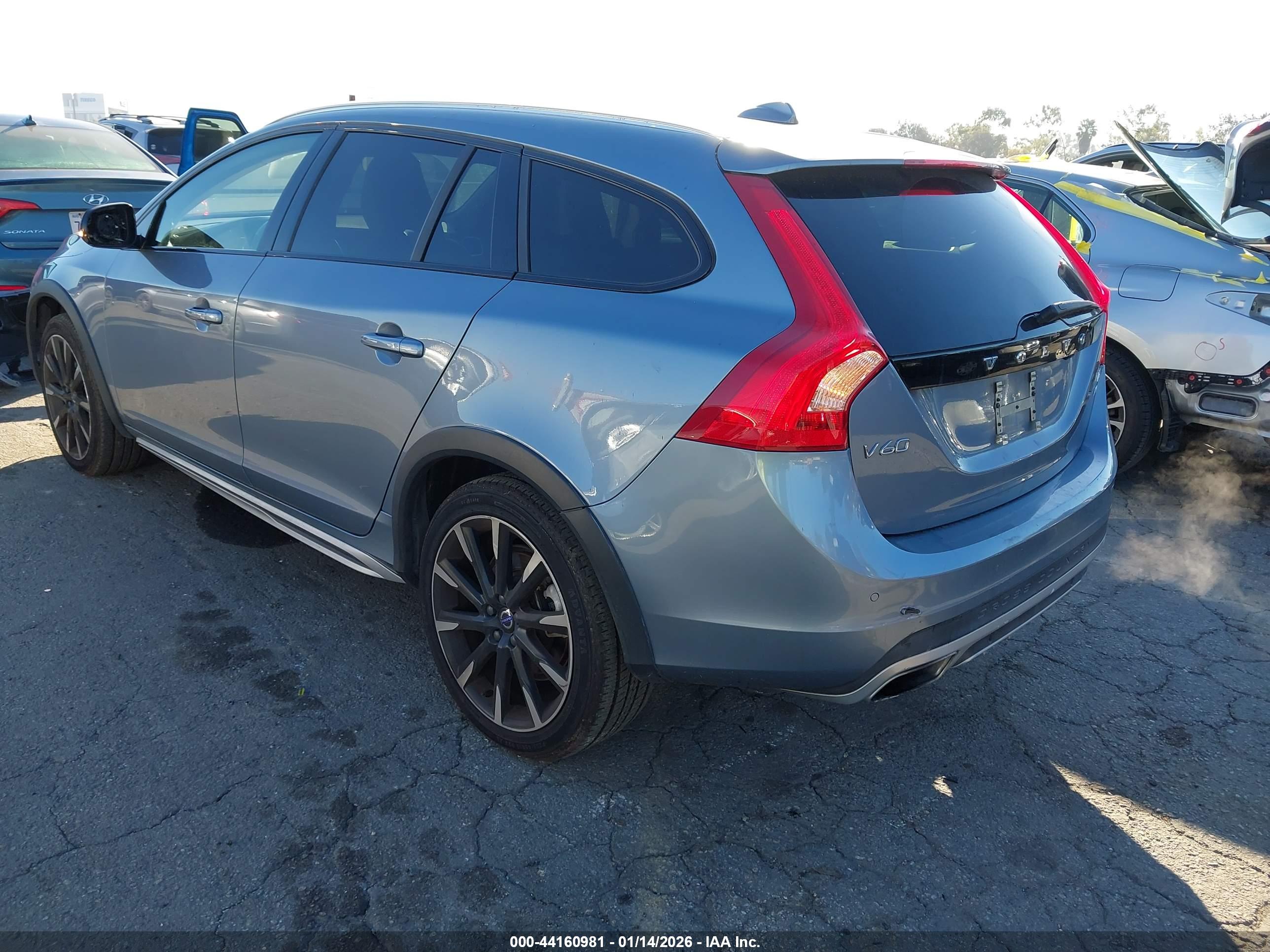 VOLVO V60 image 3