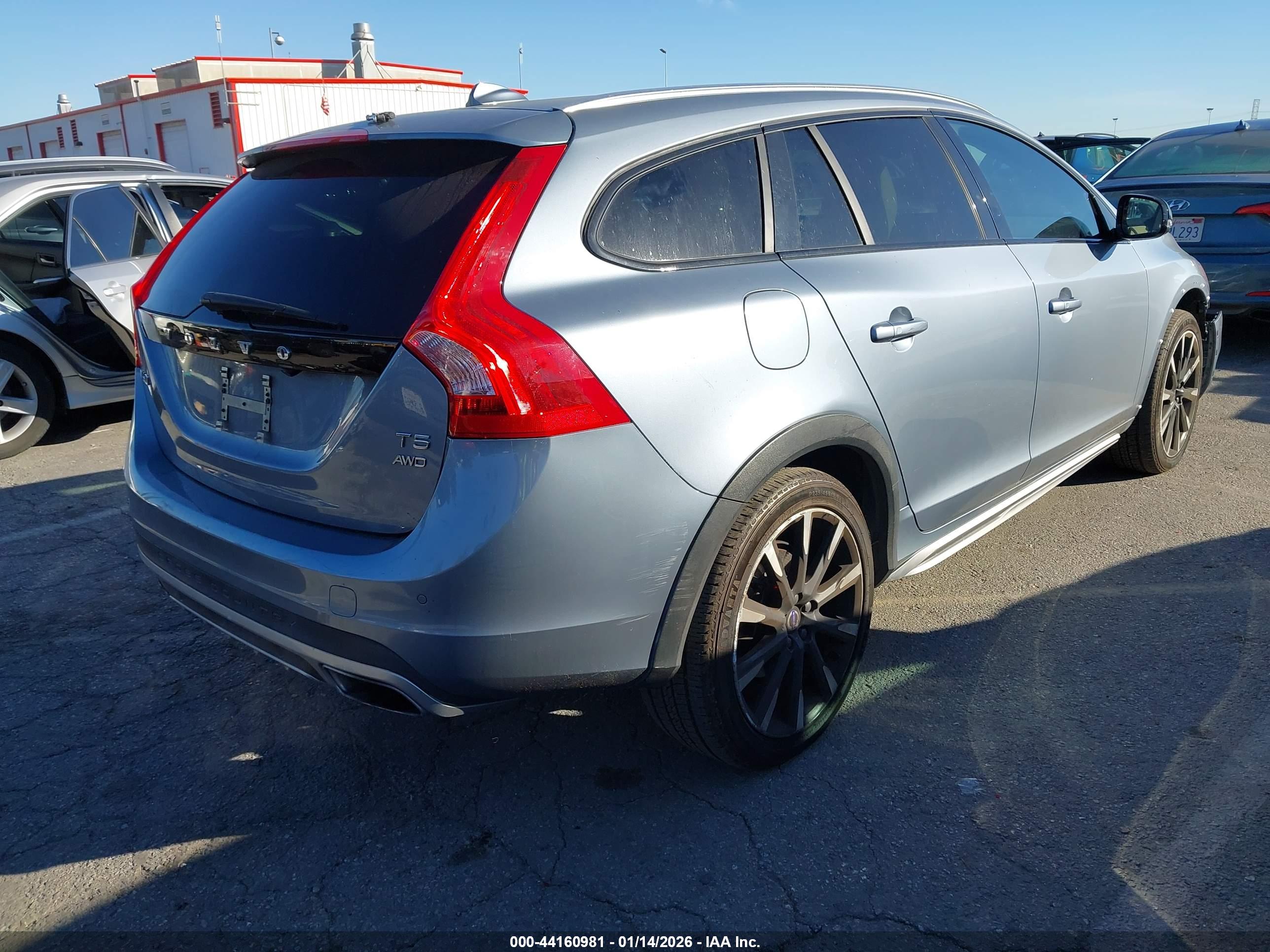 VOLVO V60 image 4