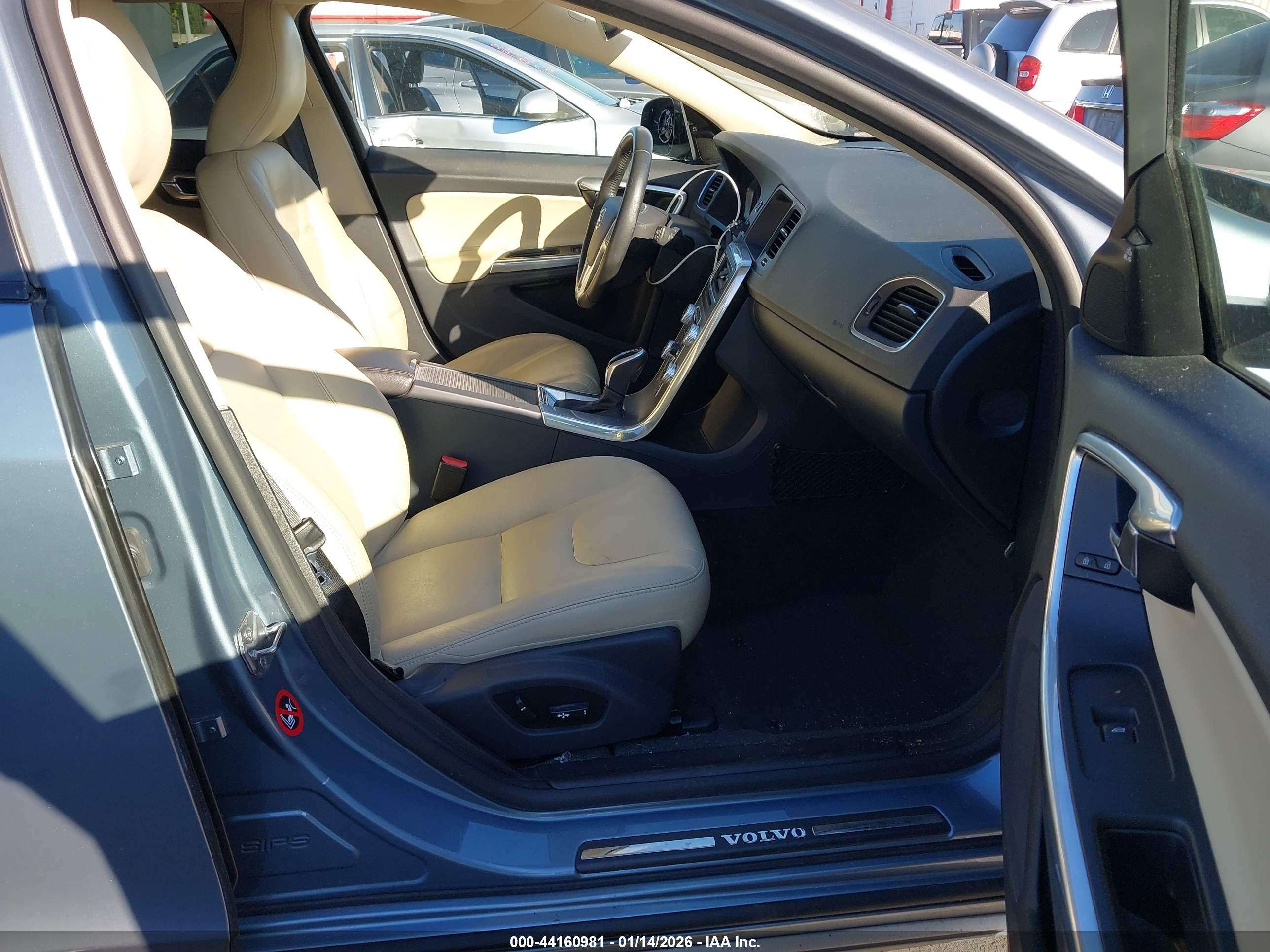 VOLVO V60 image 5
