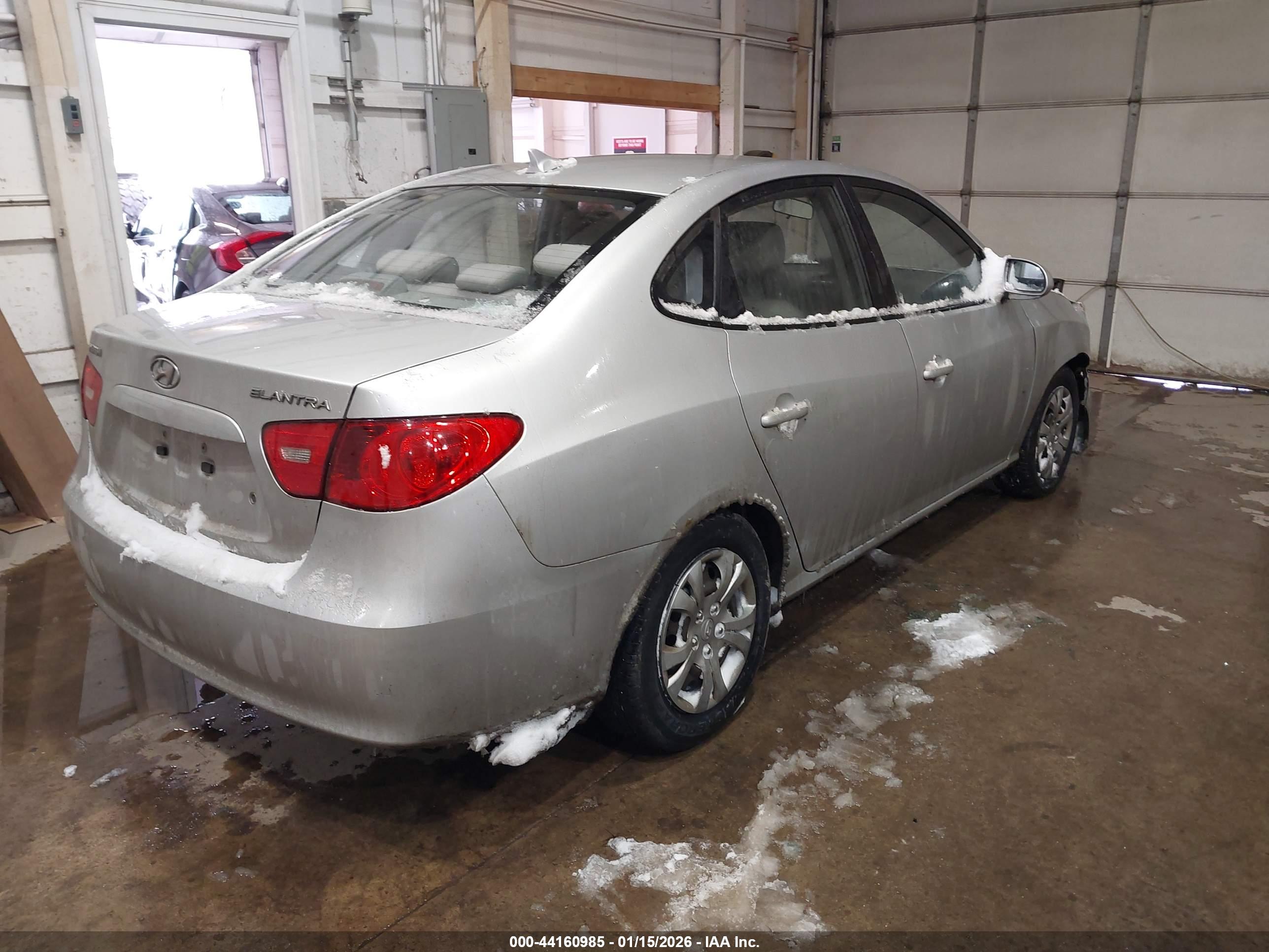 HYUNDAI ELANTRA image 4