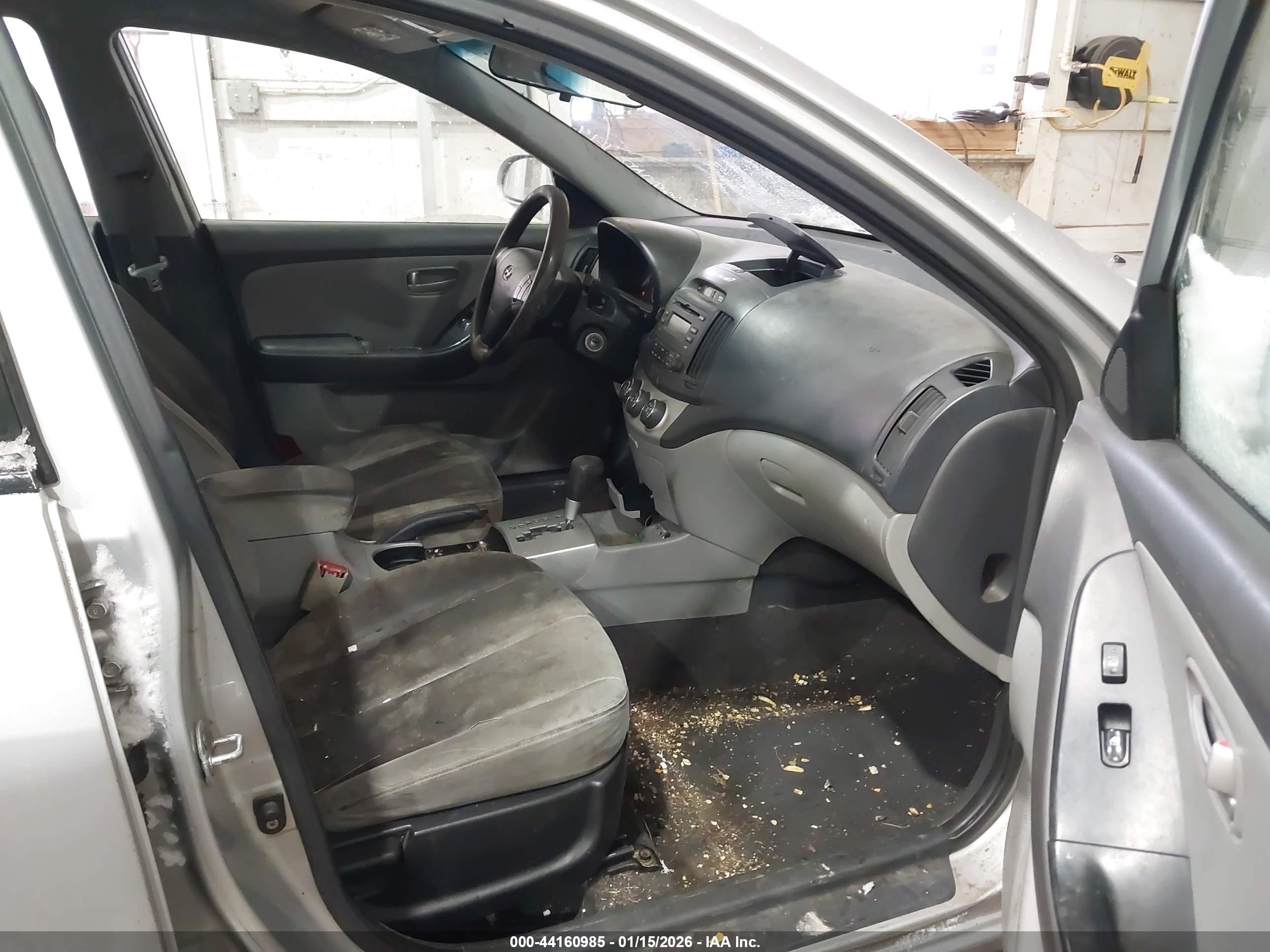 HYUNDAI ELANTRA image 5
