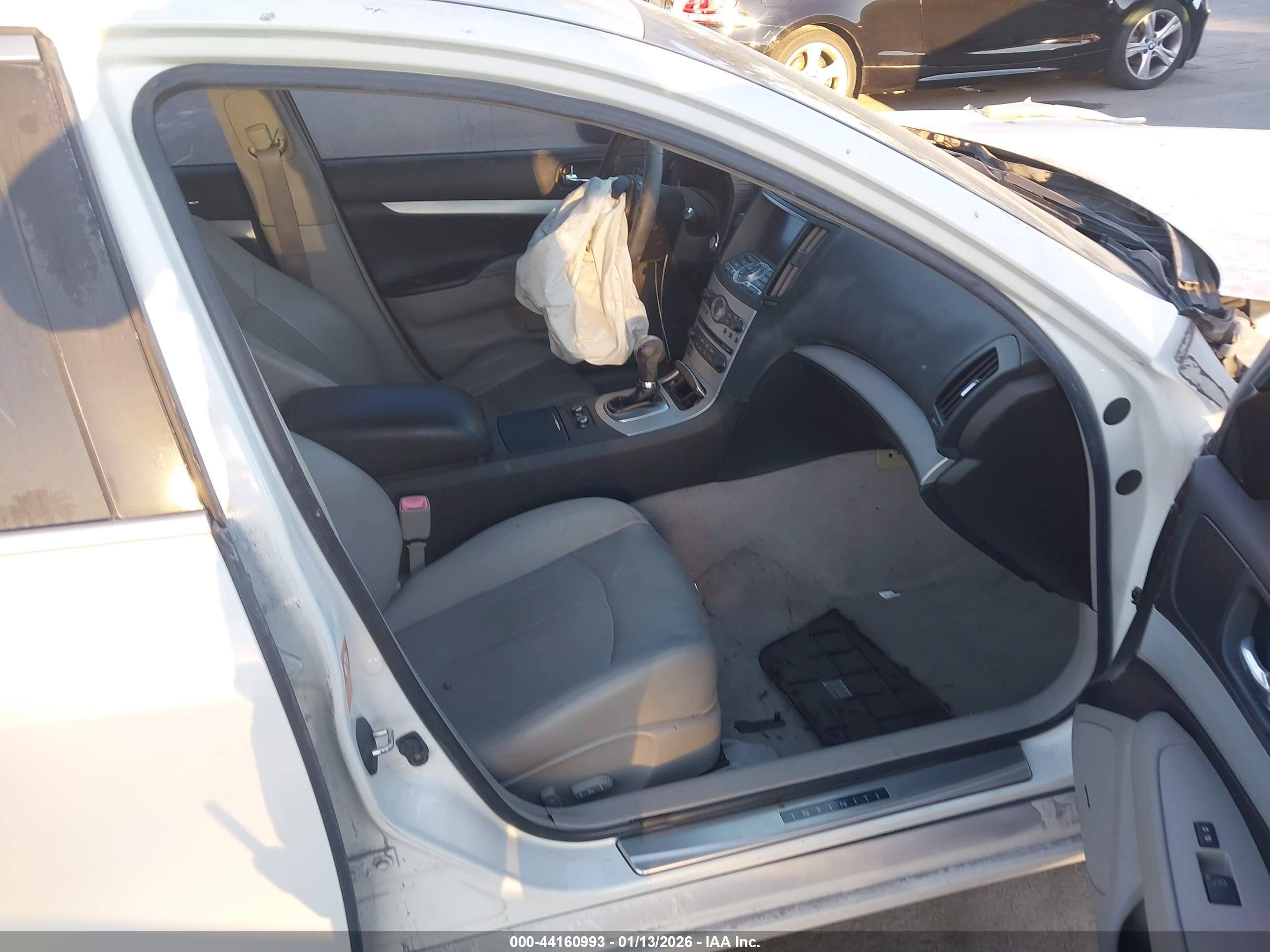 INFINITI G37 image 5