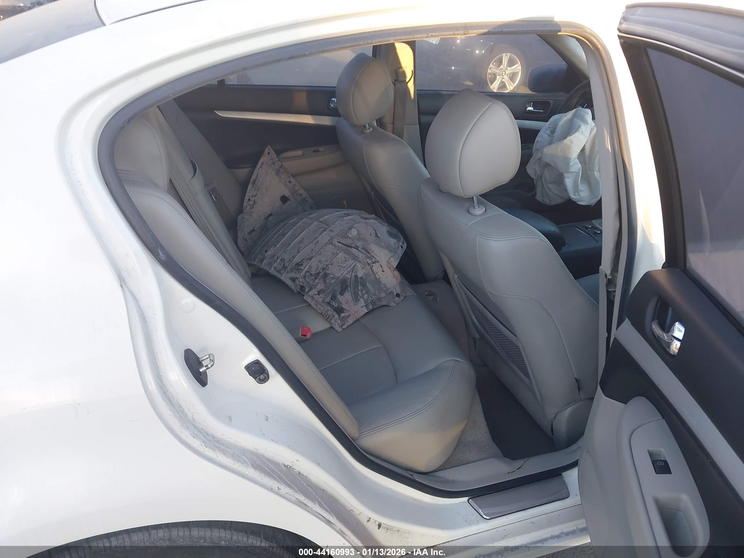 INFINITI G37 image 8