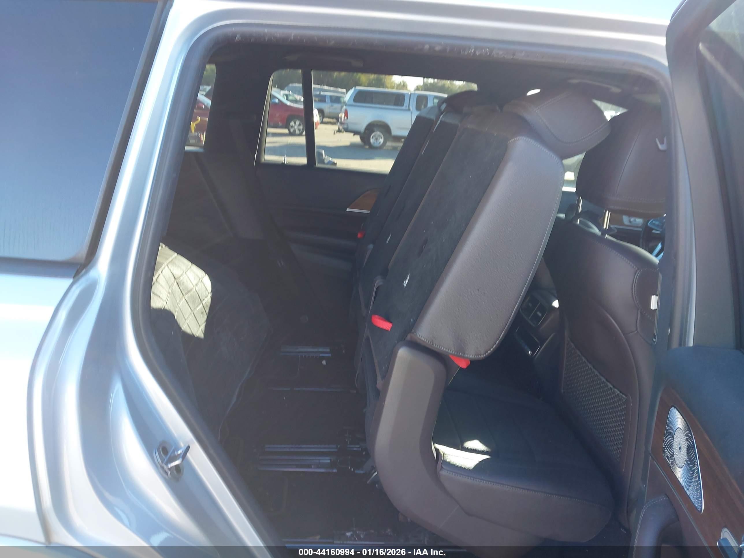 MERCEDES-BENZ GLS image 8