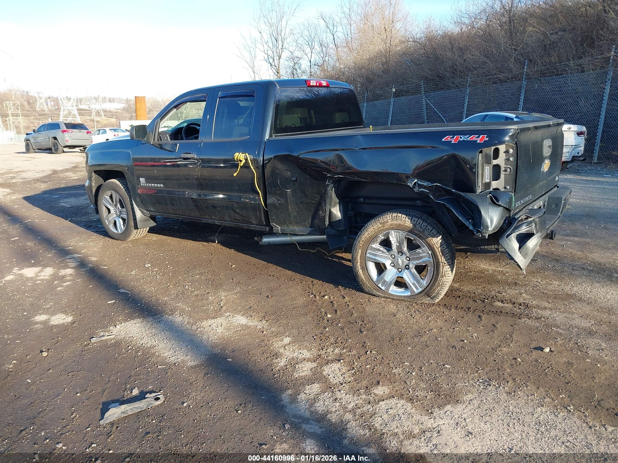 CHEVROLET SILVERADO image 3