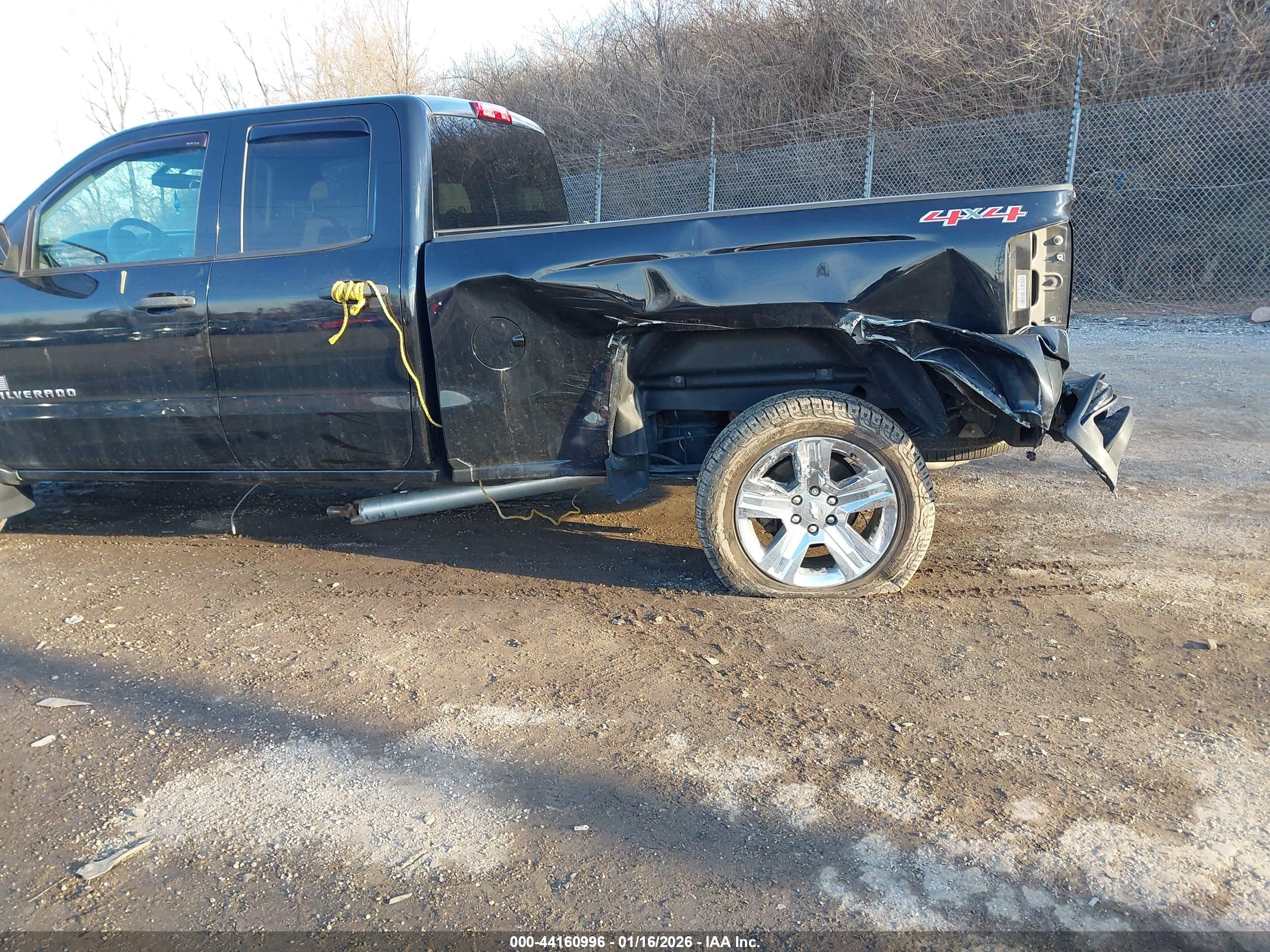CHEVROLET SILVERADO image 6
