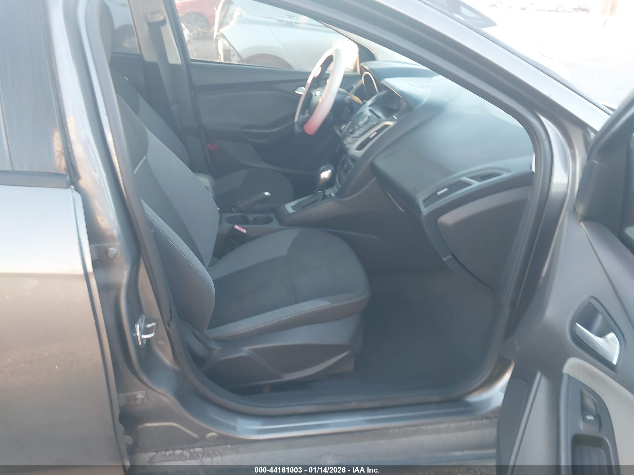 FORD FOCUS image 5