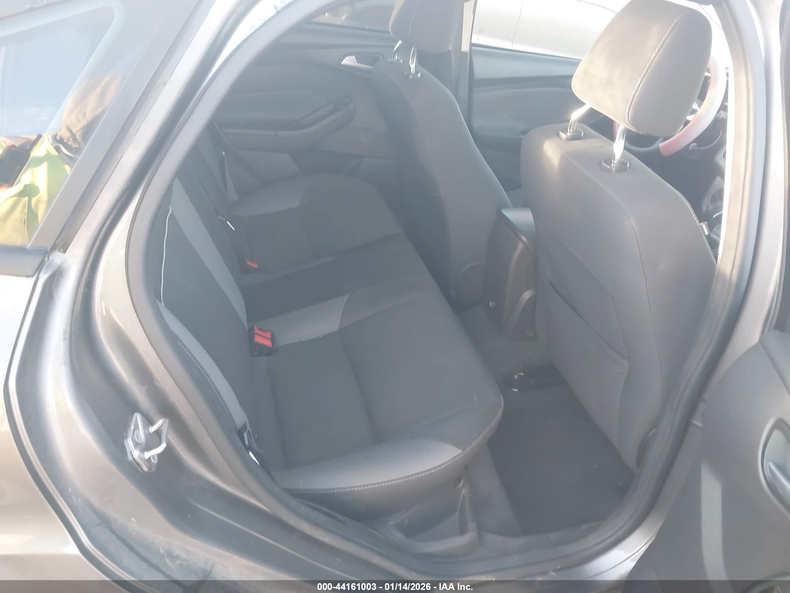 FORD FOCUS image 8