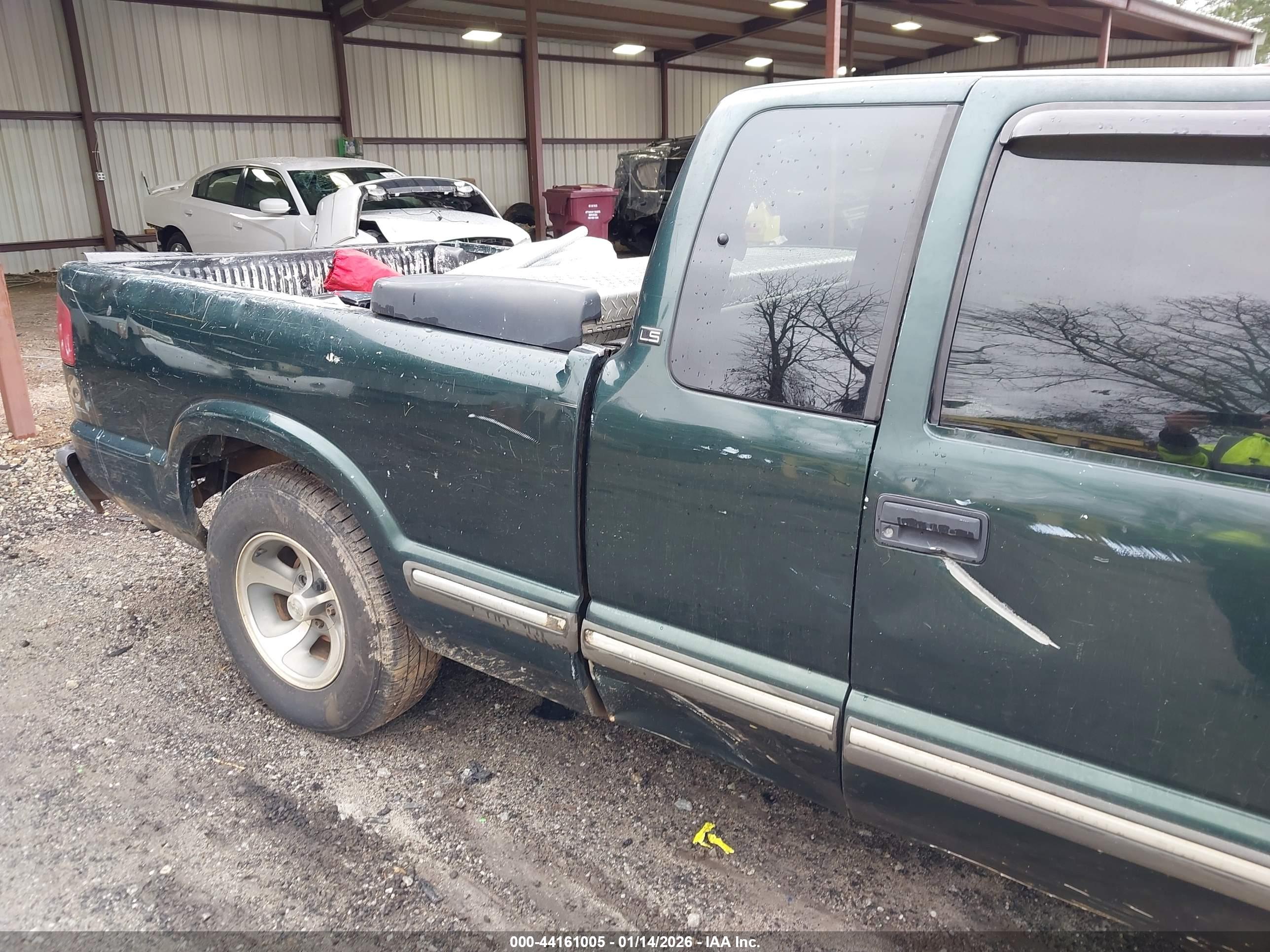 CHEVROLET S-10 image 6