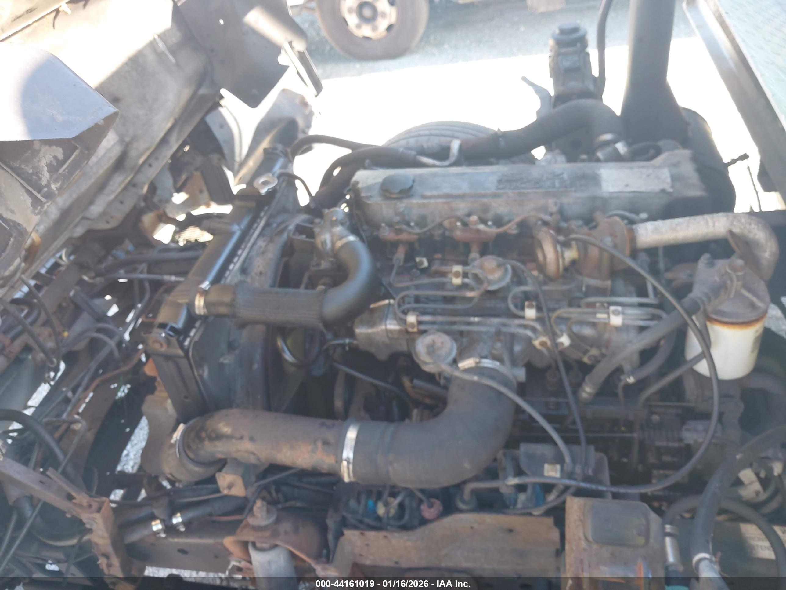 ISUZU NPR image 10