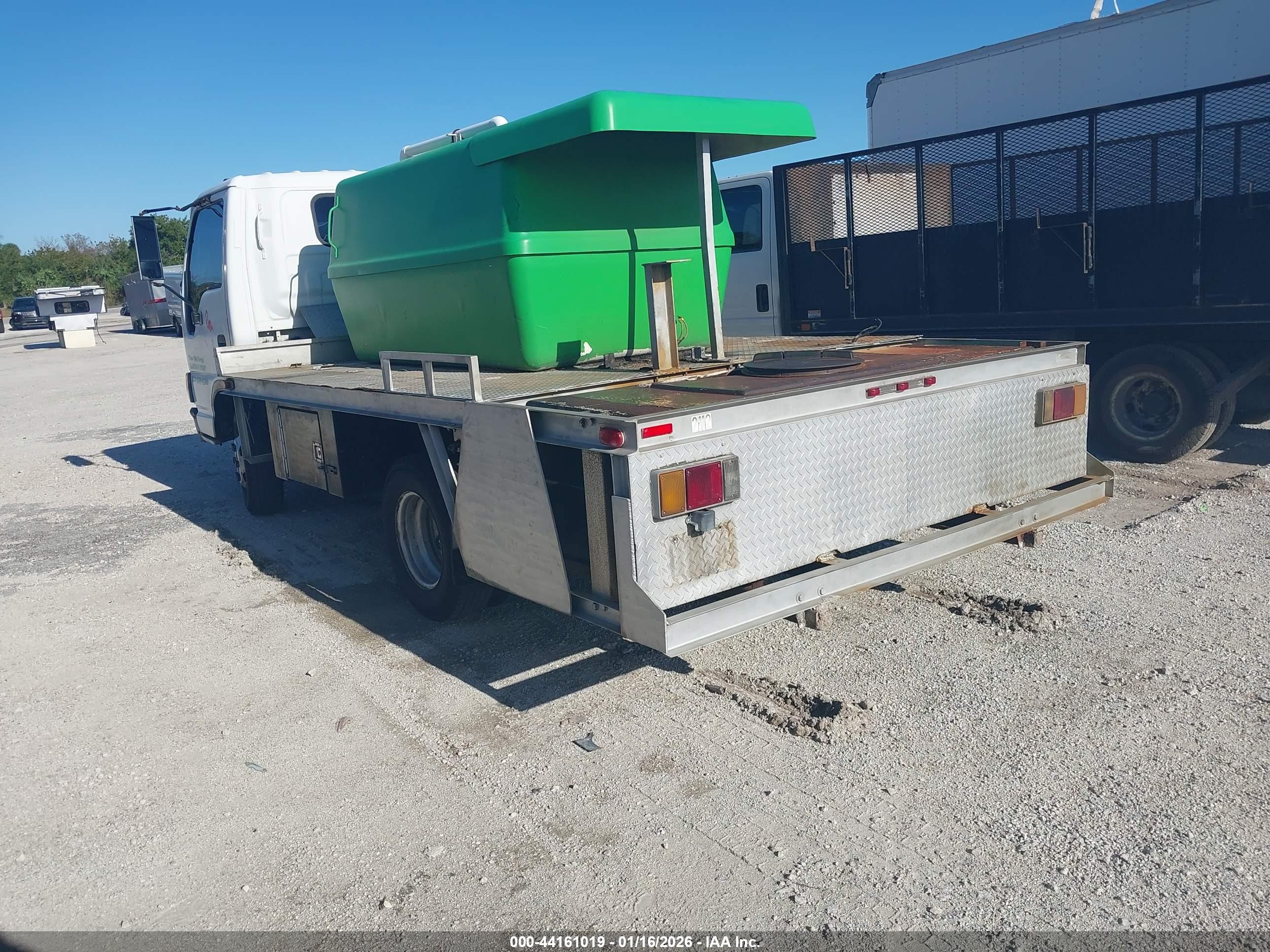 ISUZU NPR image 3