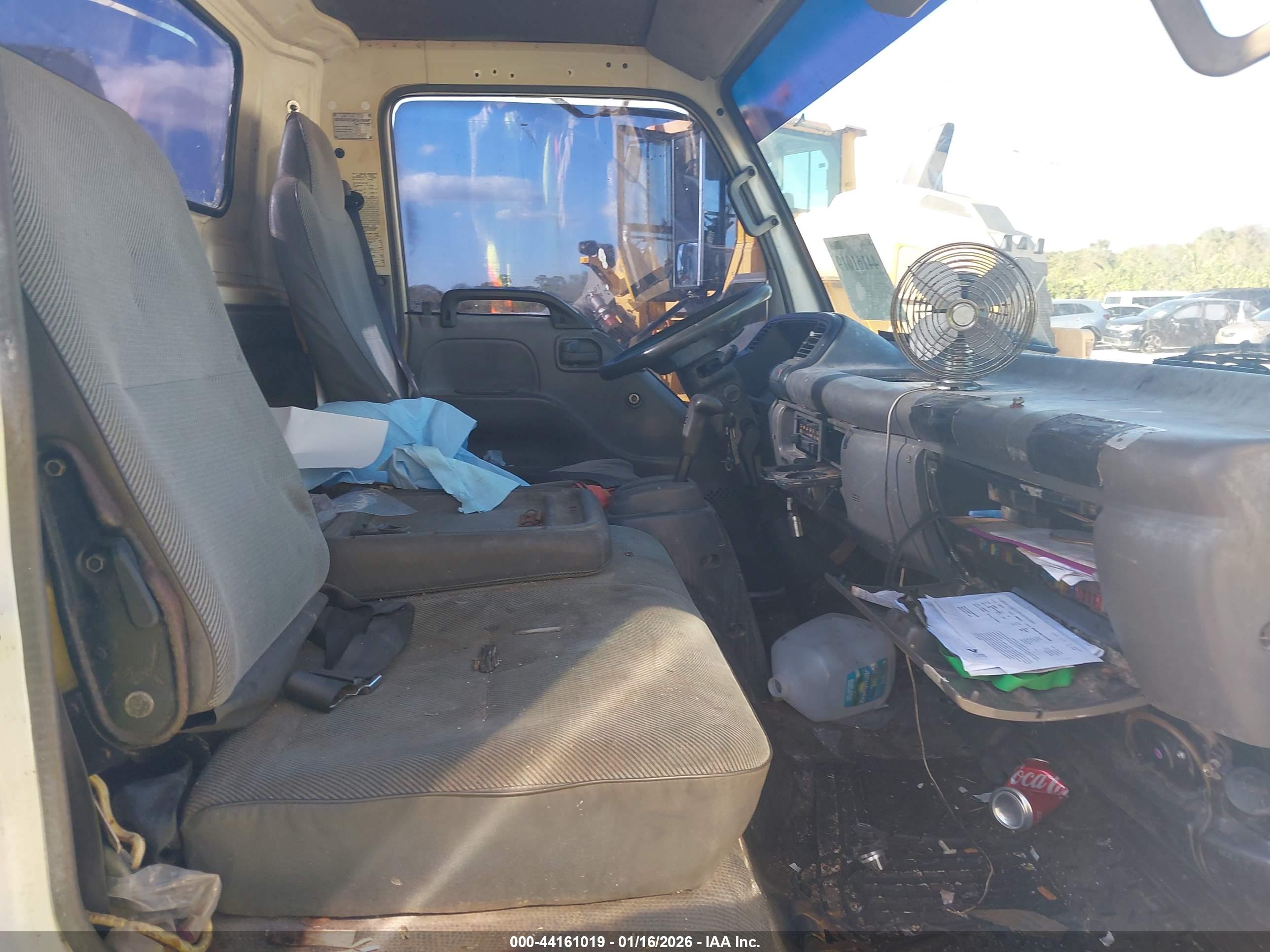 ISUZU NPR image 8