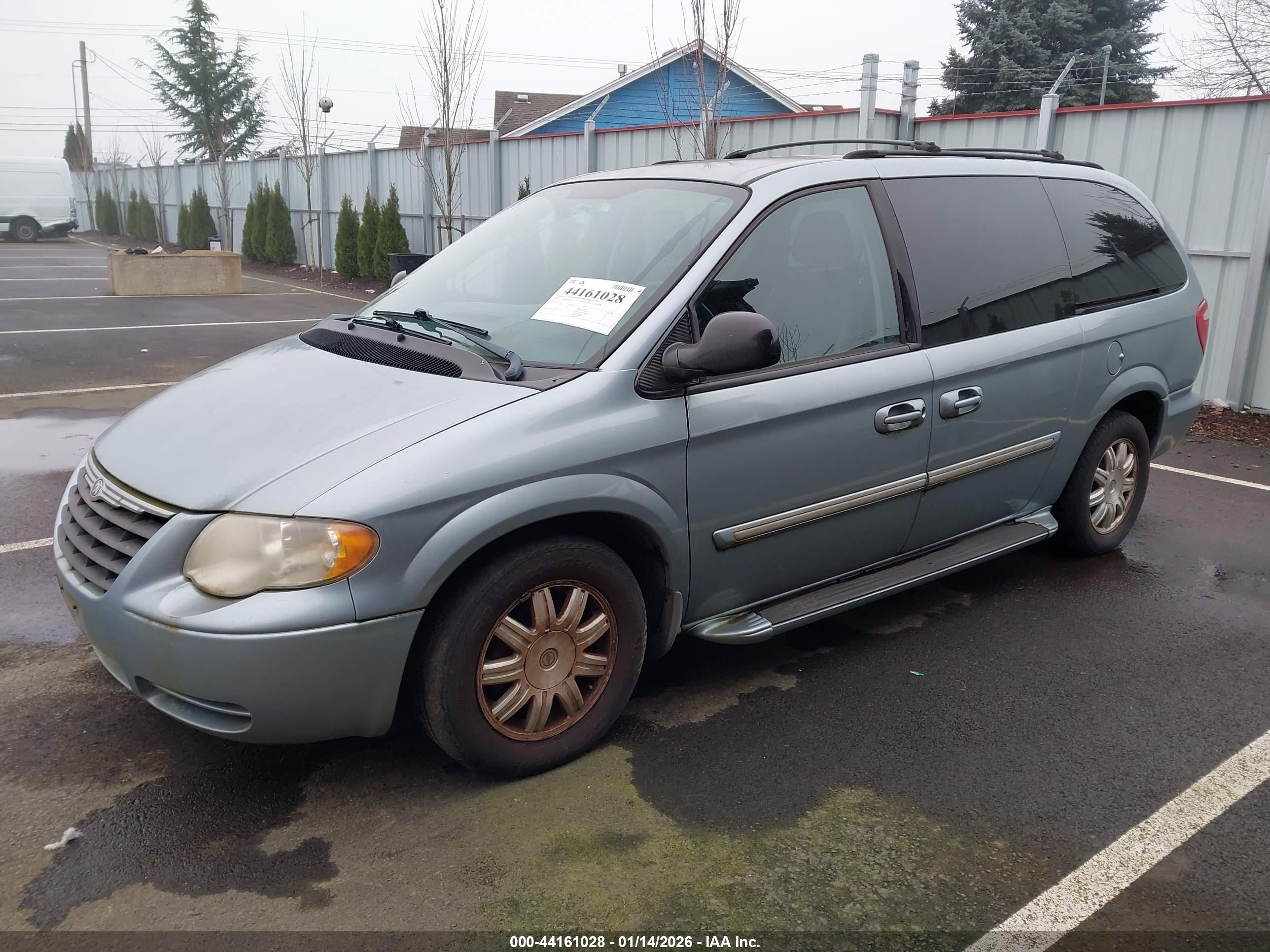 CHRYSLER TOWN image 2