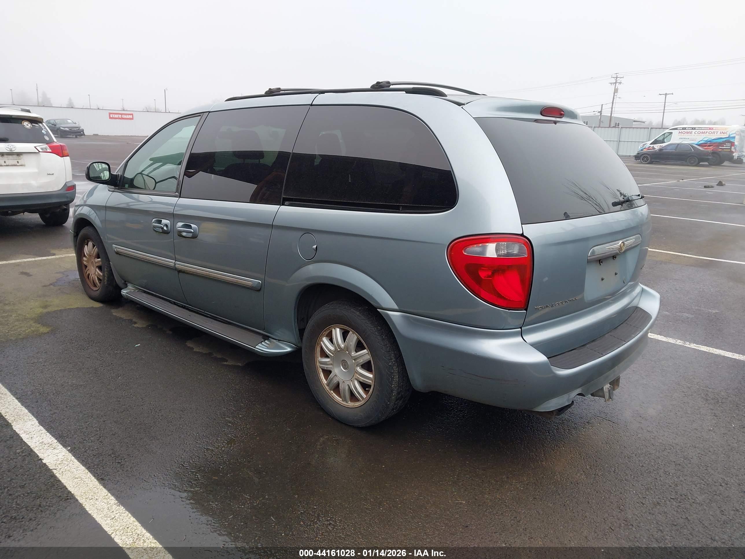 CHRYSLER TOWN image 3