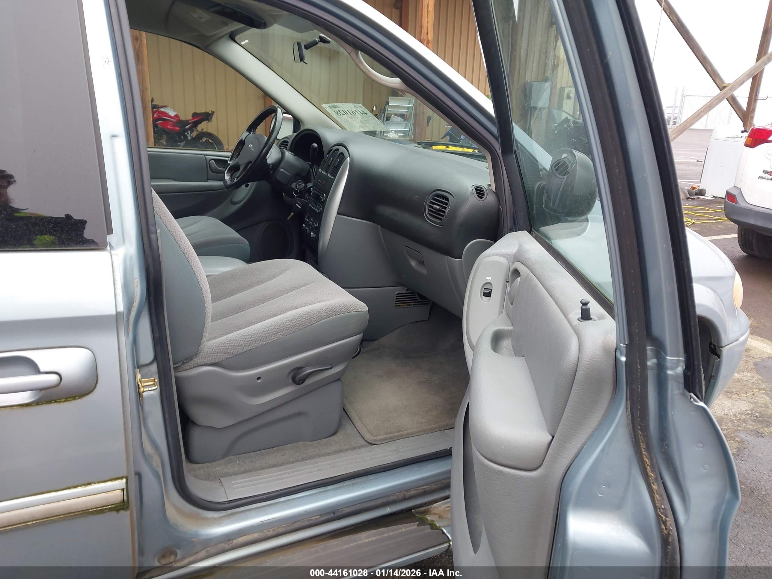 CHRYSLER TOWN image 5