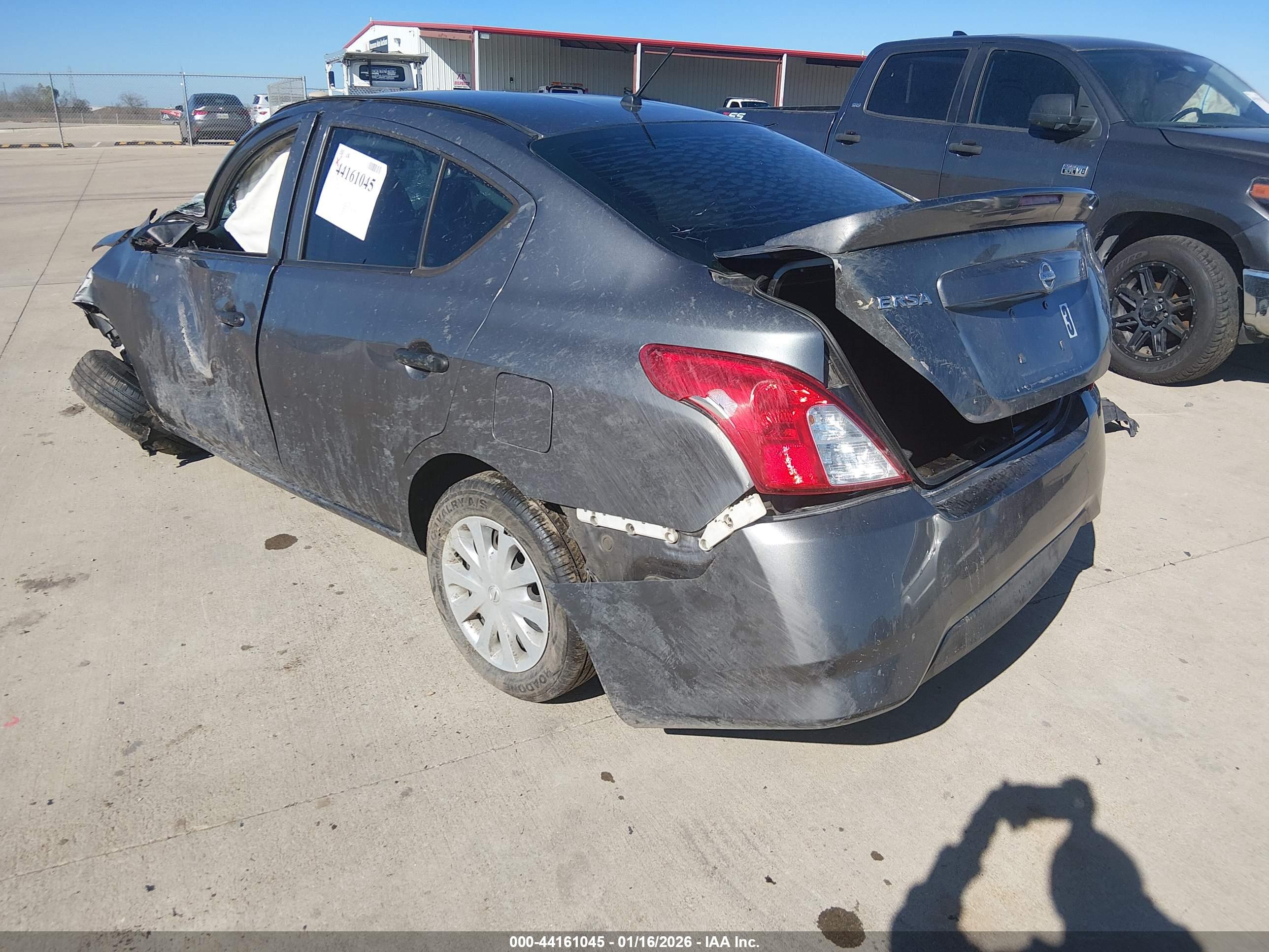 NISSAN VERSA image 3
