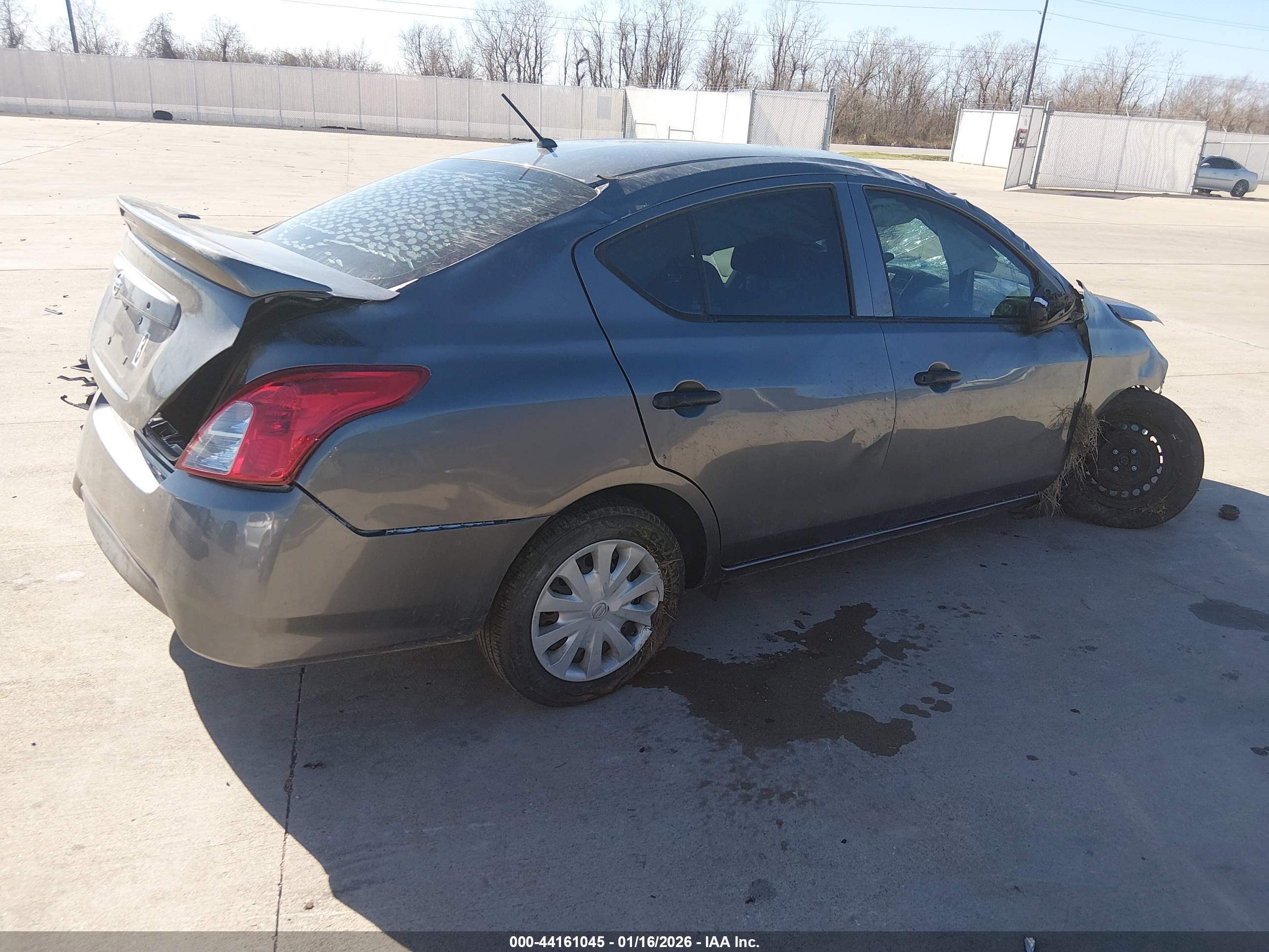 NISSAN VERSA image 4