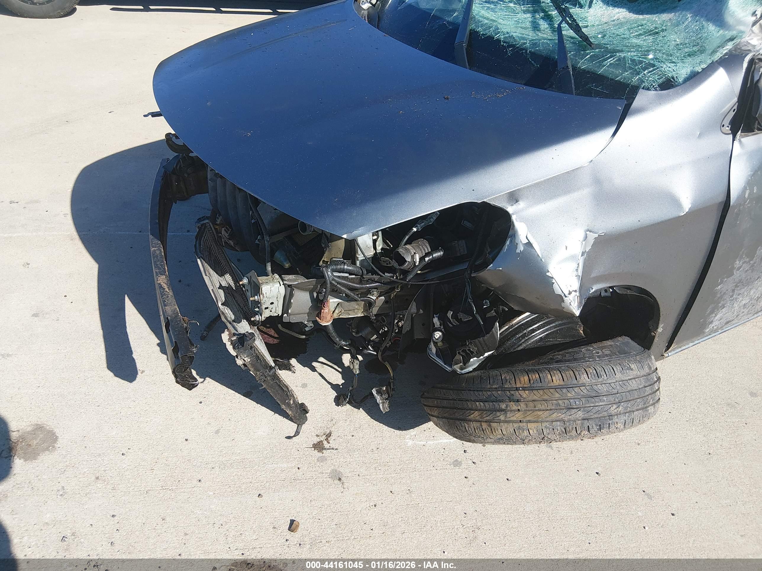 NISSAN VERSA image 6