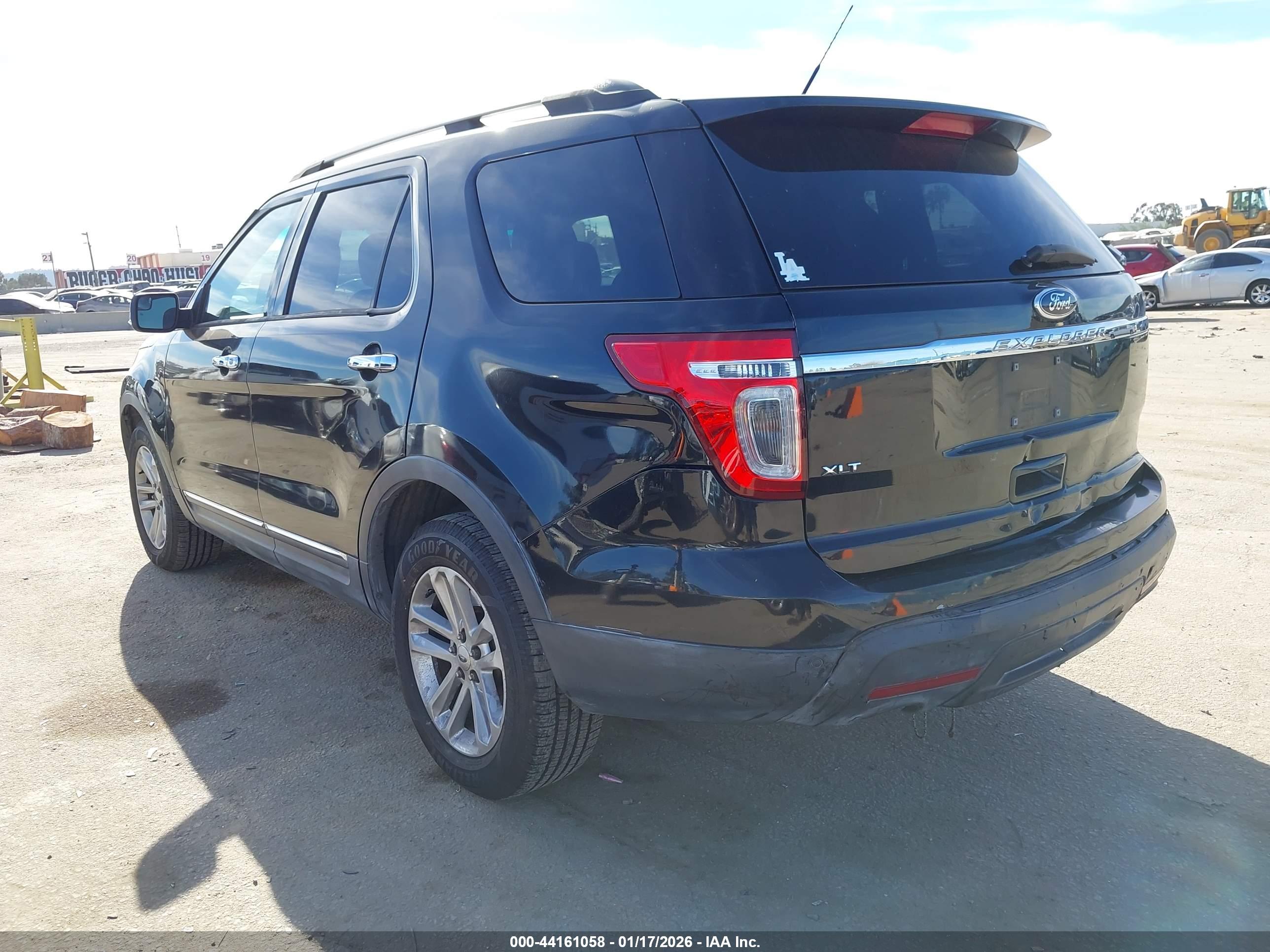 FORD EXPLORER image 3