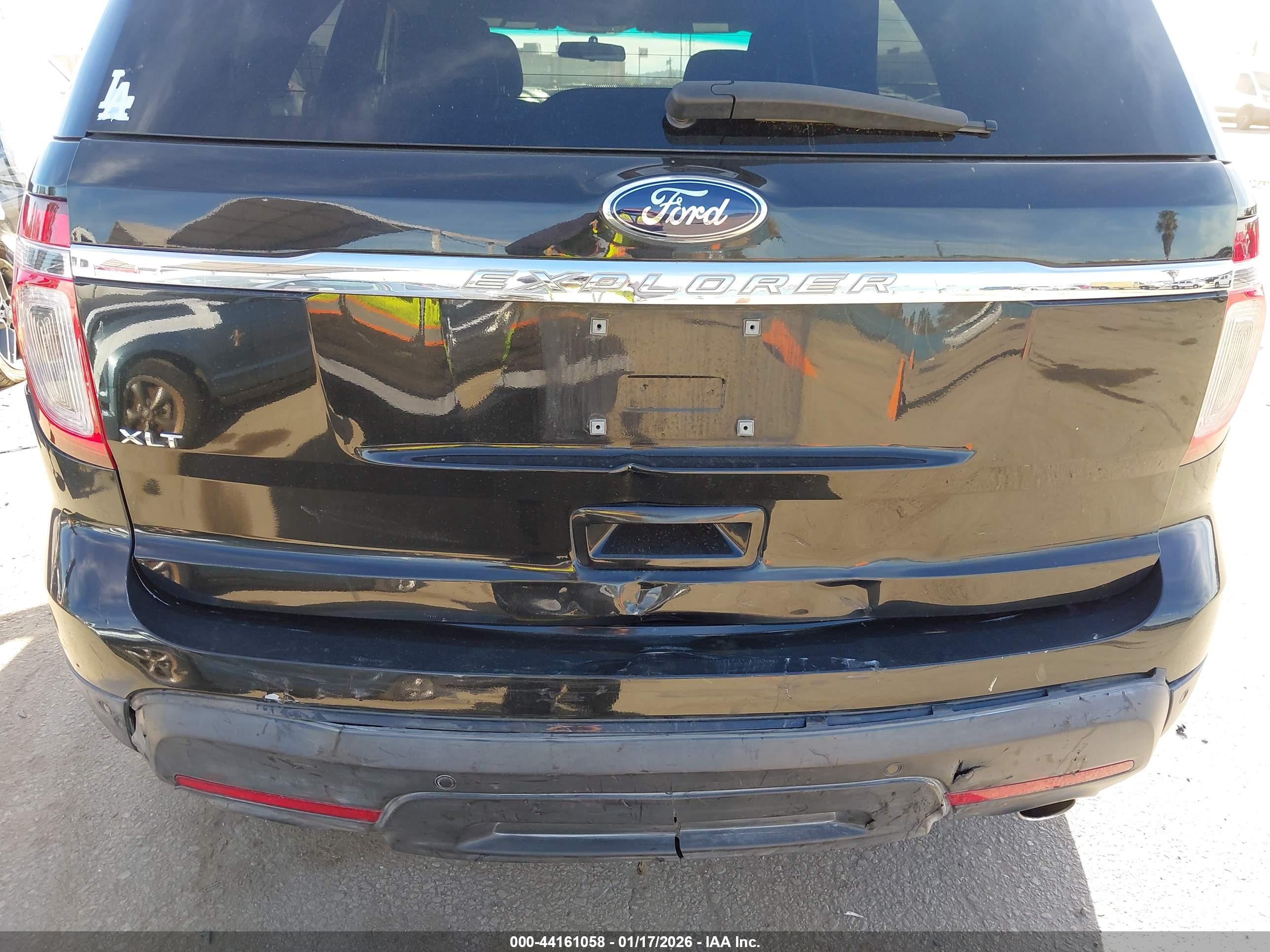 FORD EXPLORER image 6