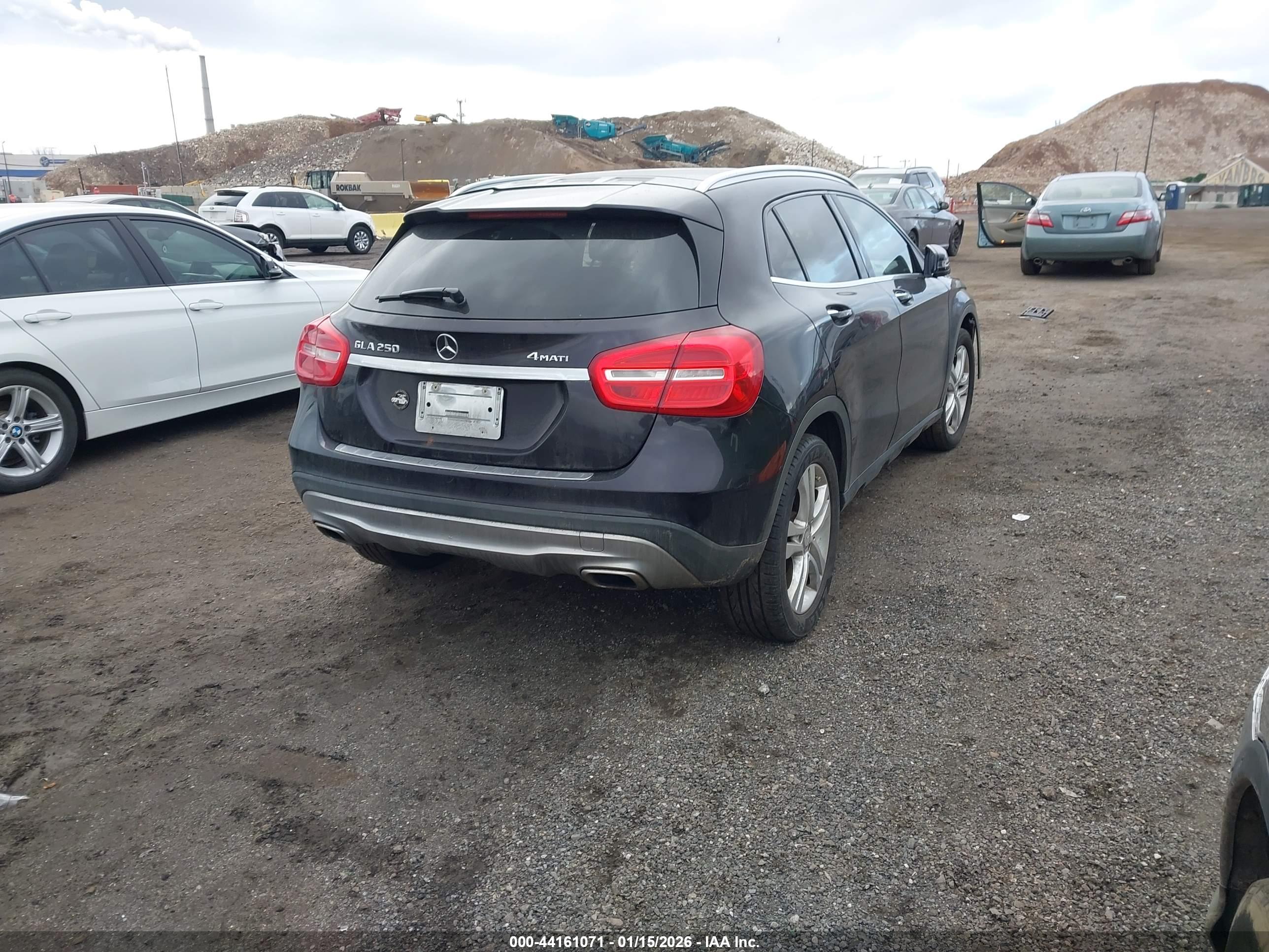 MERCEDES-BENZ GLA image 4