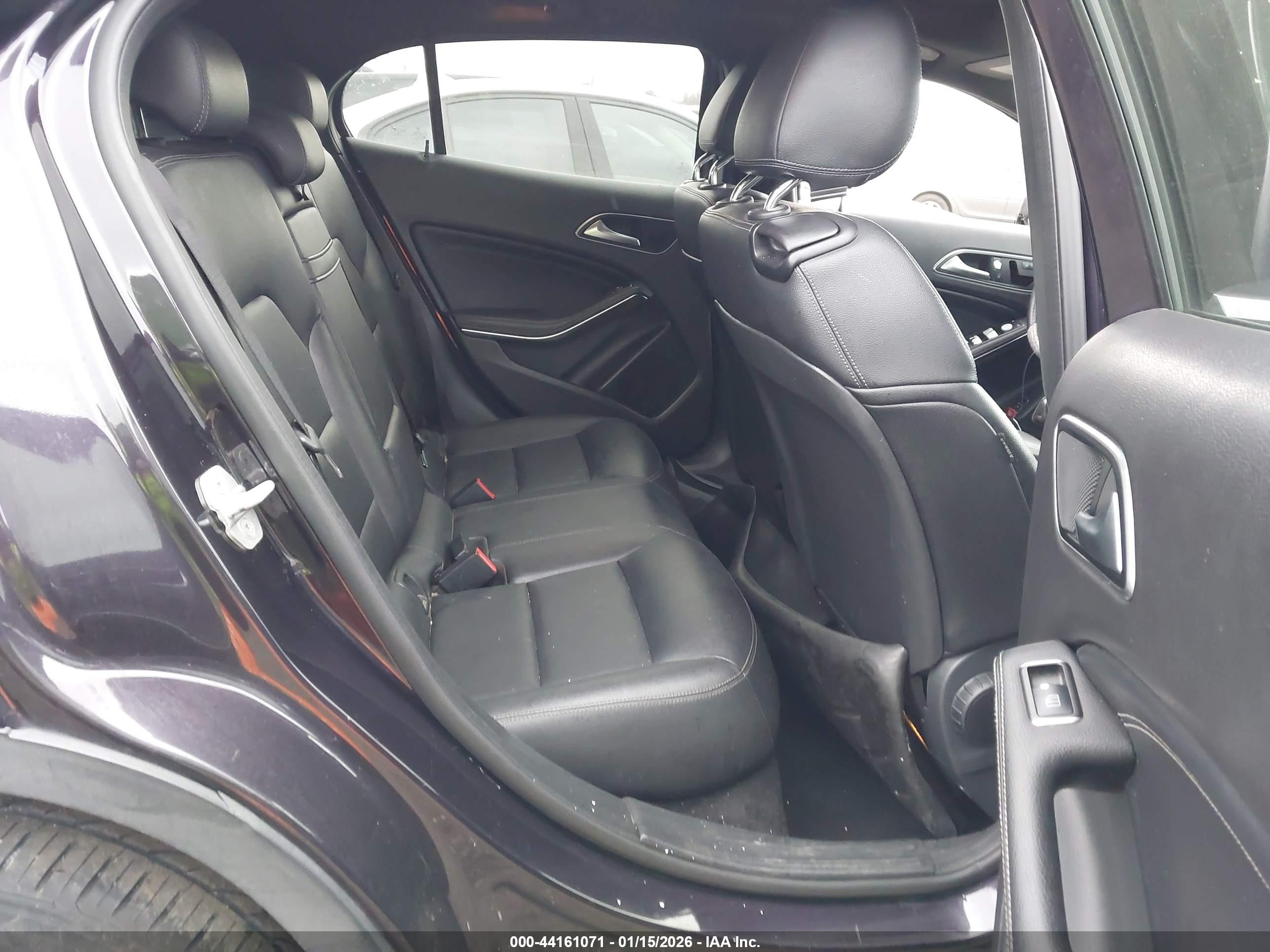 MERCEDES-BENZ GLA image 8