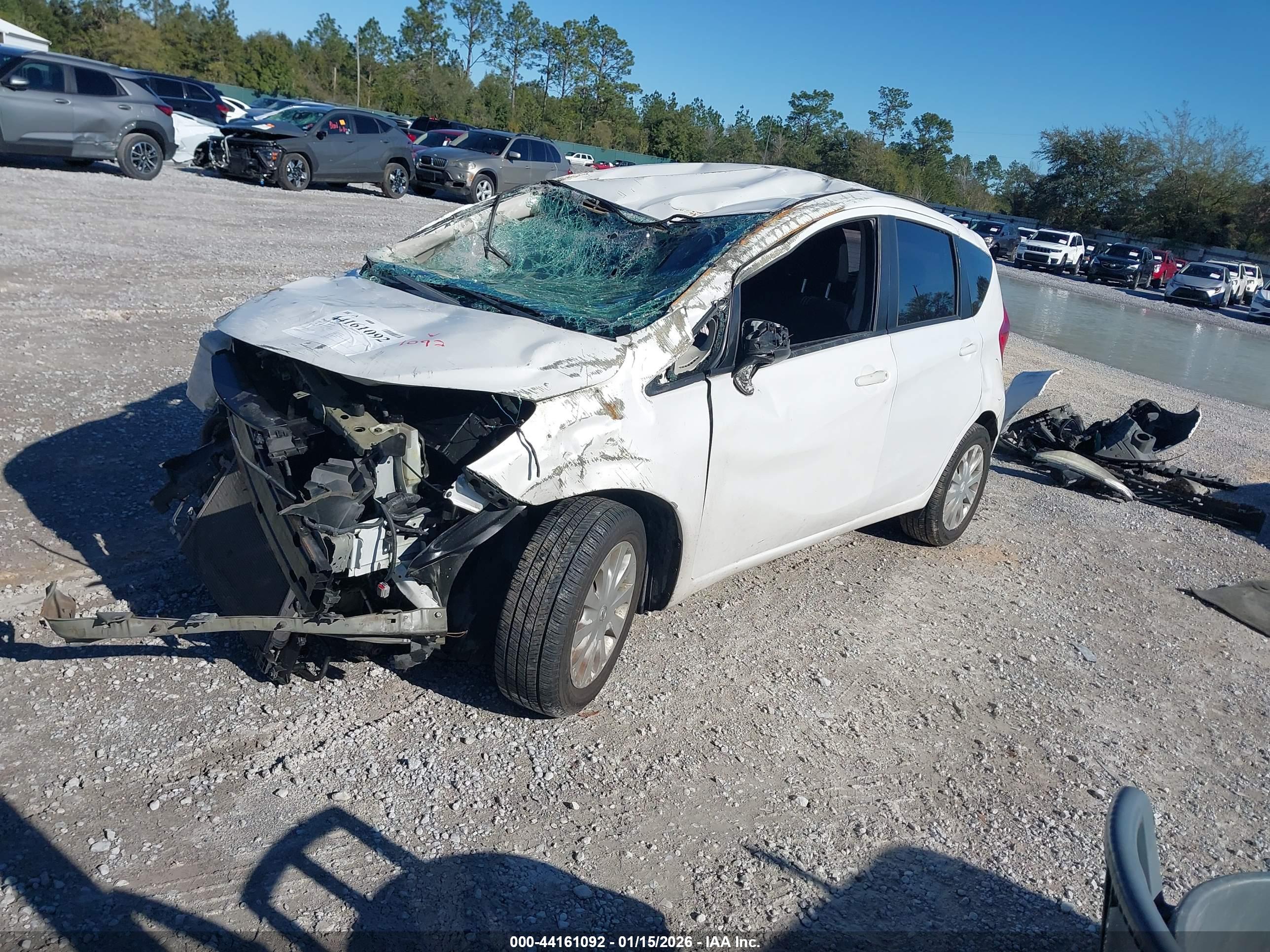 NISSAN VERSA image 2