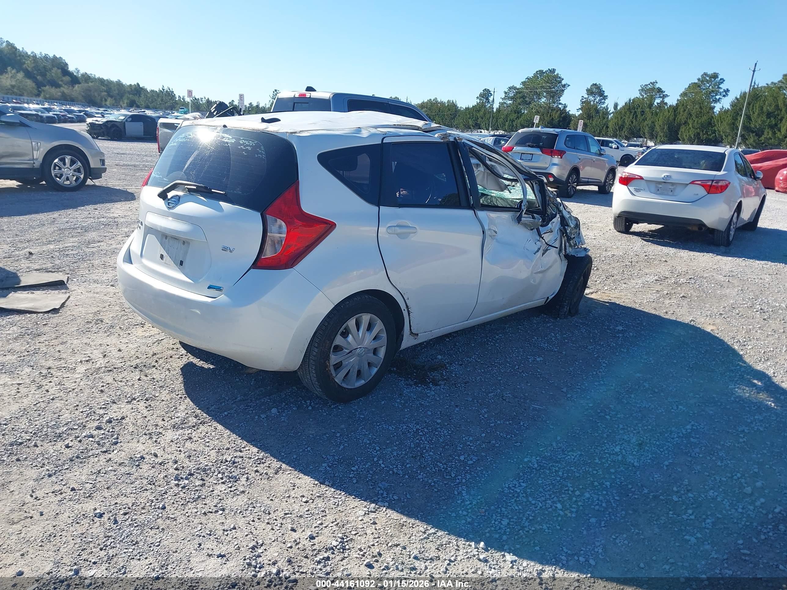NISSAN VERSA image 4